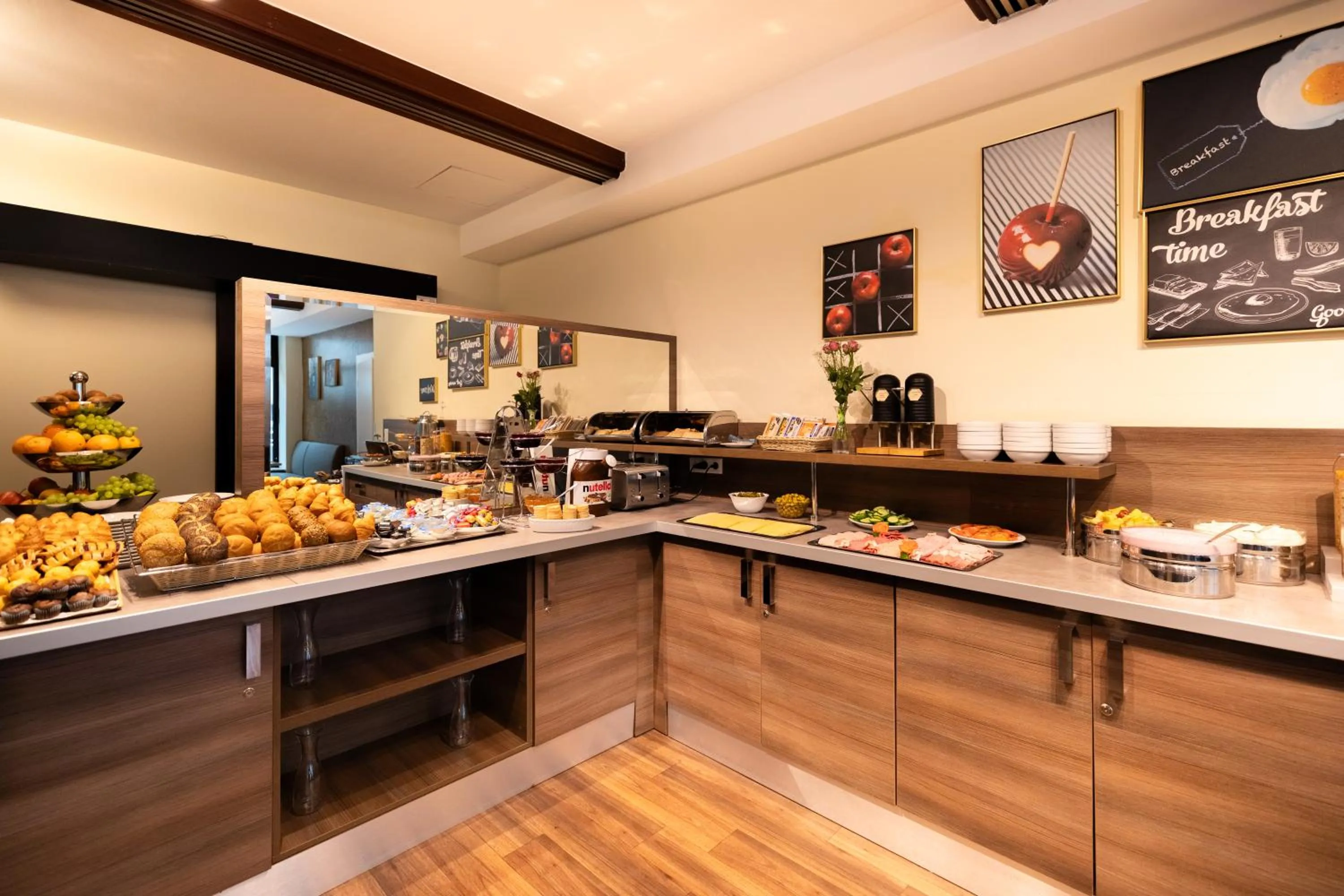 Buffet breakfast in Garner Hotel Frankfurt - Palmengarten by IHG