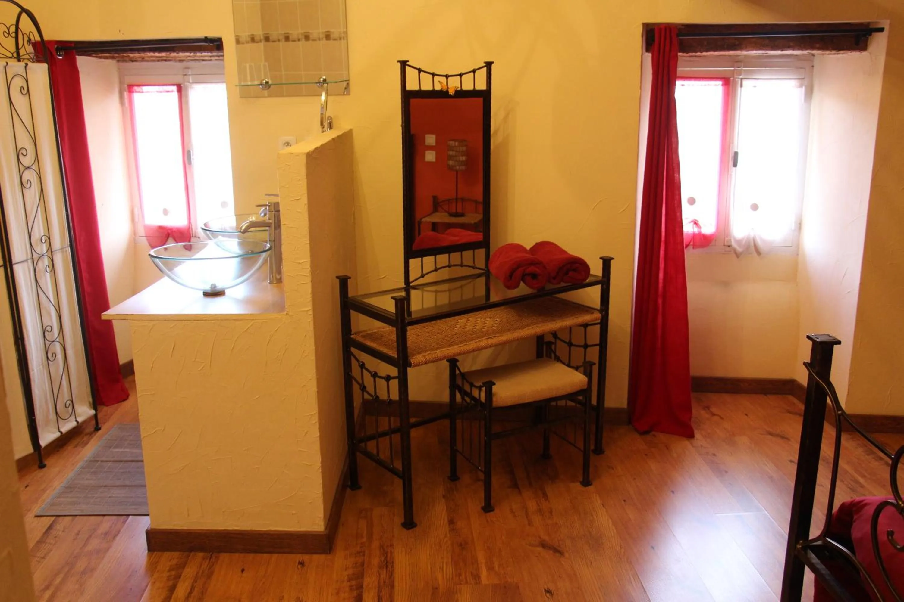 Photo of the whole room in Domaine d'Alcapiès