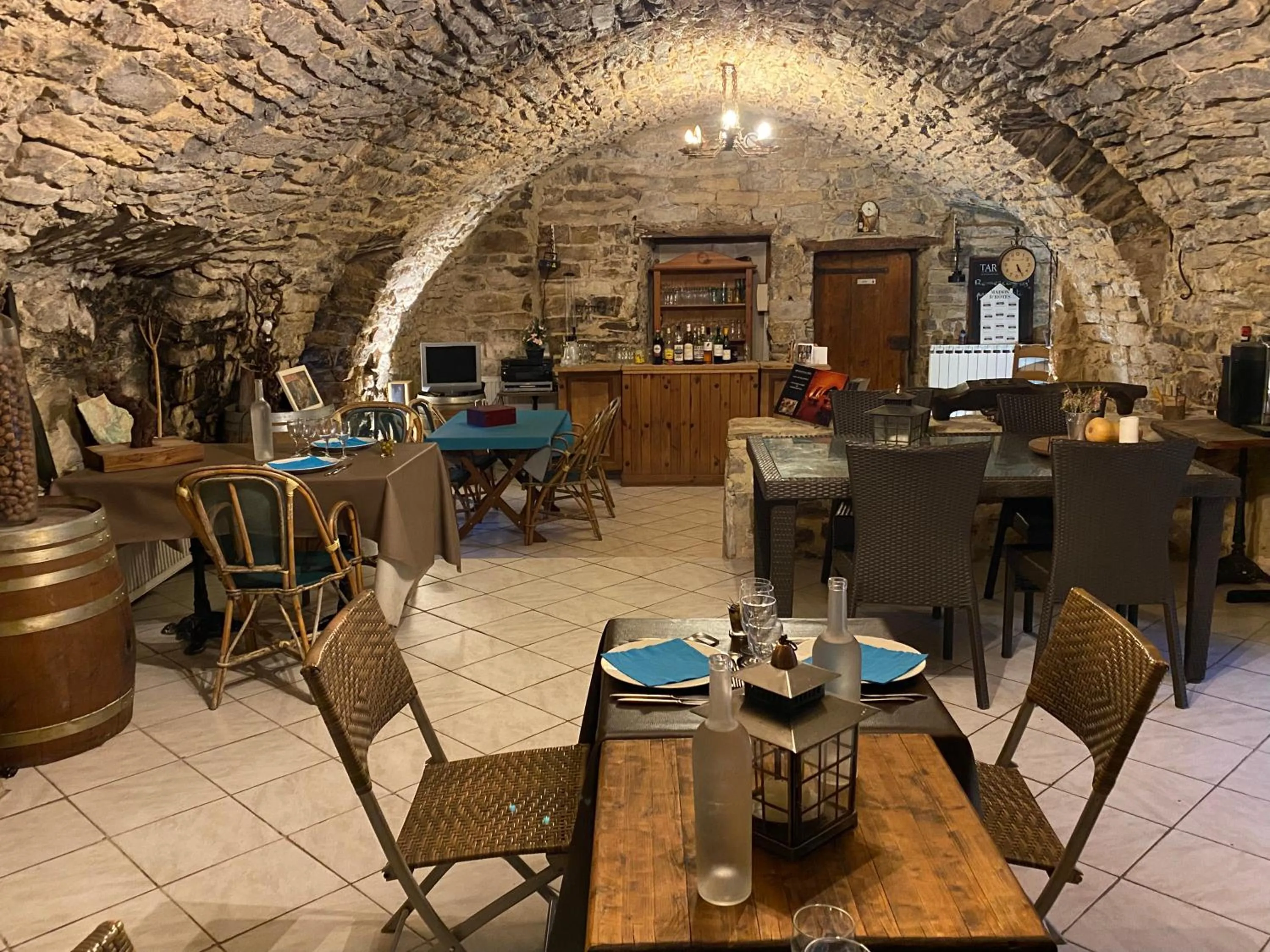Restaurant/places to eat in Domaine d'Alcapiès