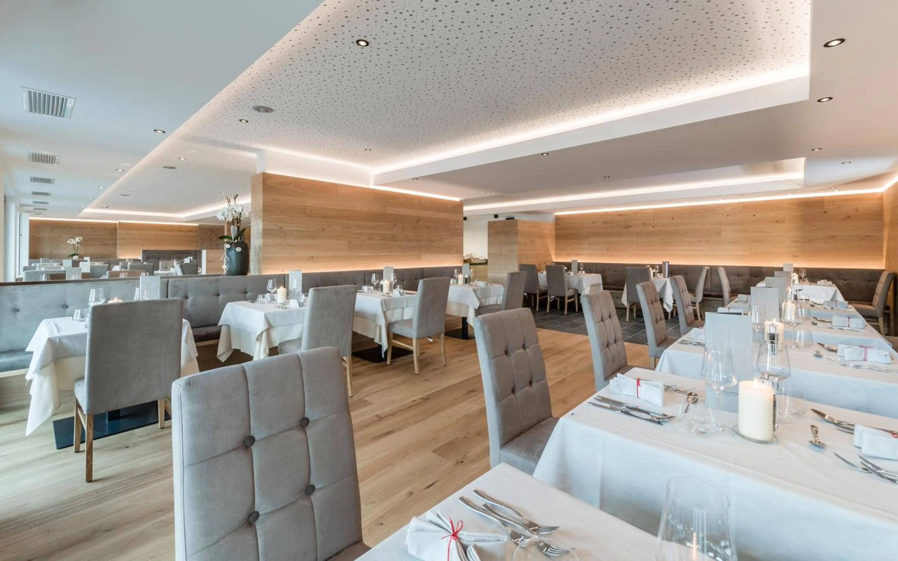 Restaurant/places to eat in Hotel Ambet