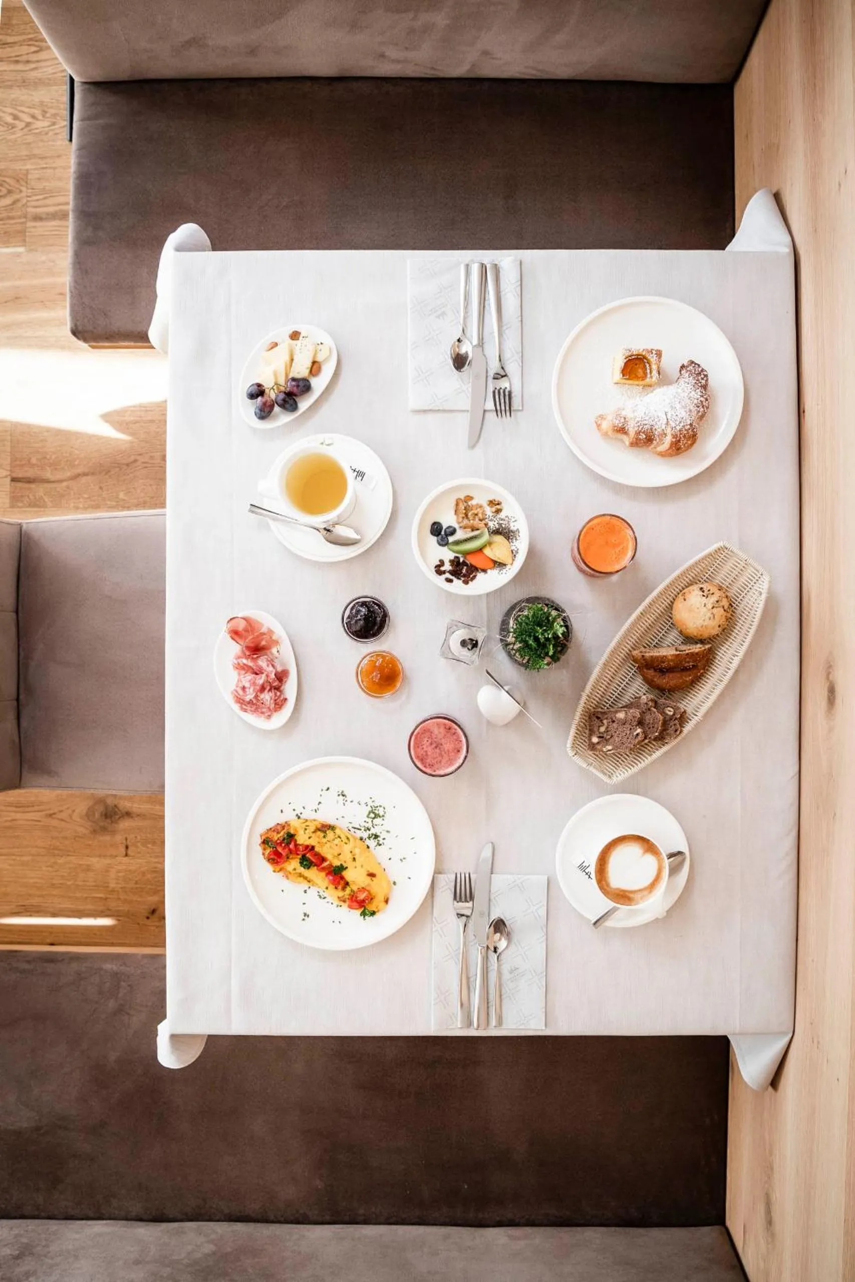 Restaurant/places to eat in Hotel Ambet