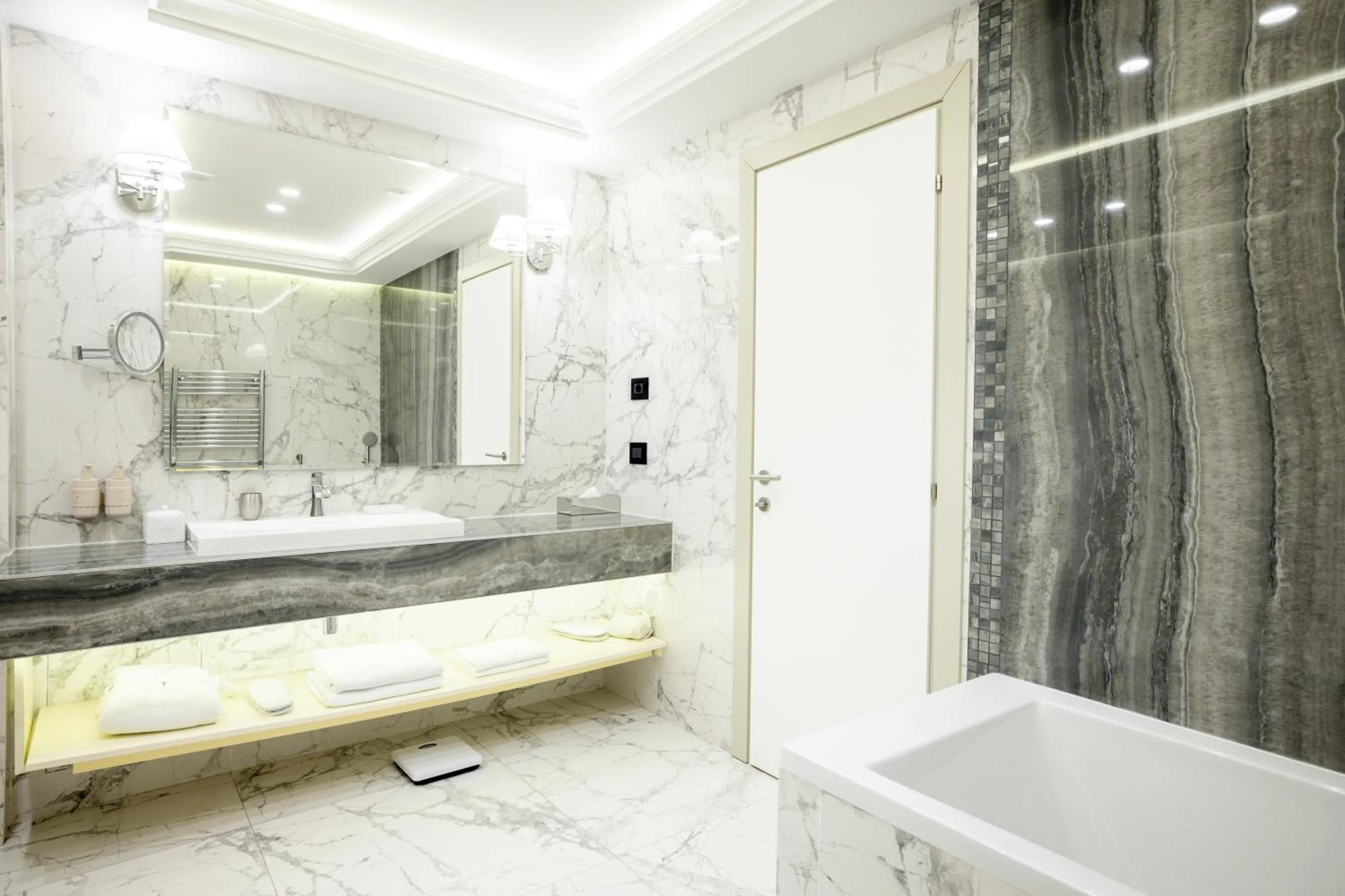 Bath in Tresor Le Palais Timisoara, Curio Collection by Hilton