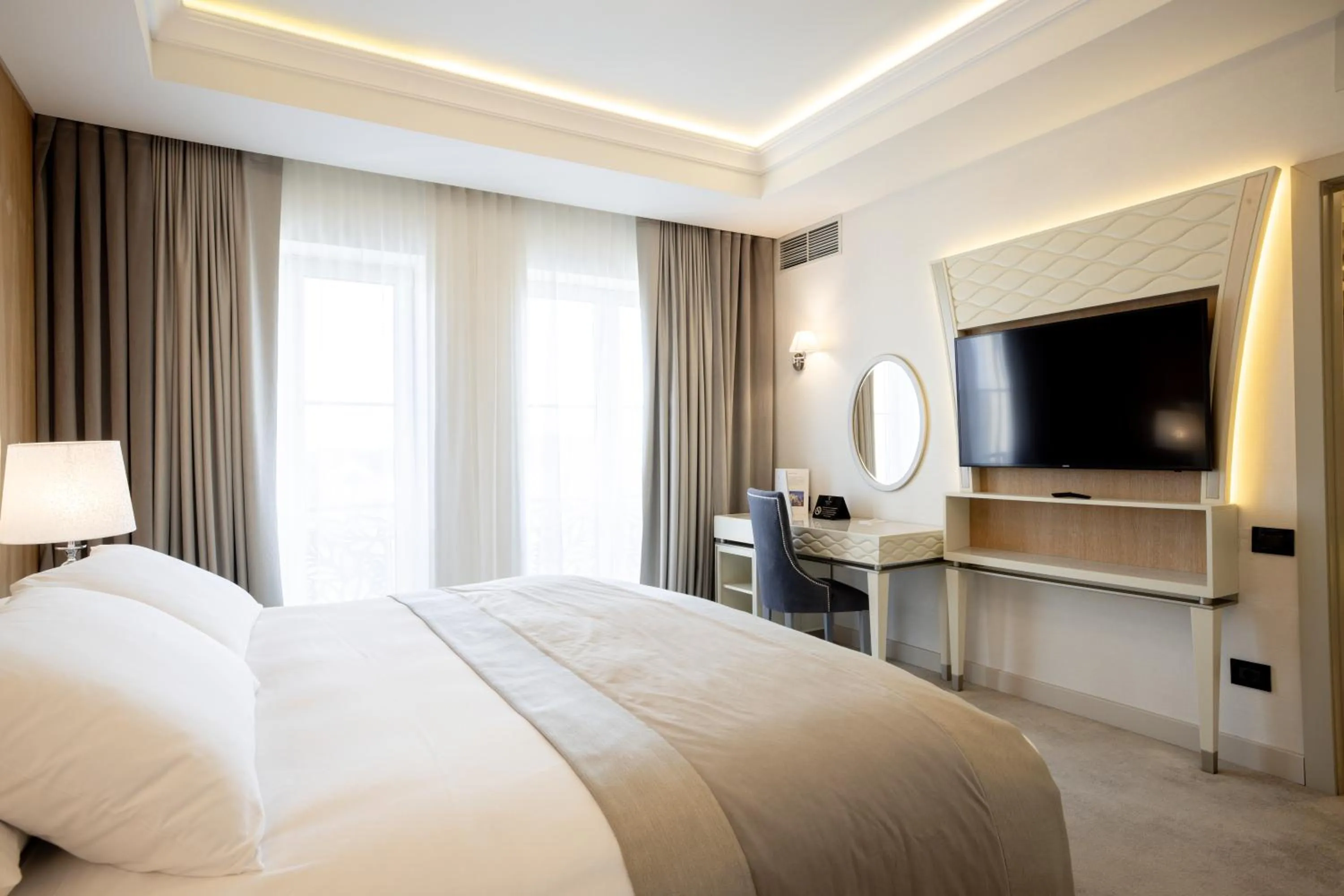 Bedroom, Bed in Tresor Le Palais Timisoara, Curio Collection by Hilton