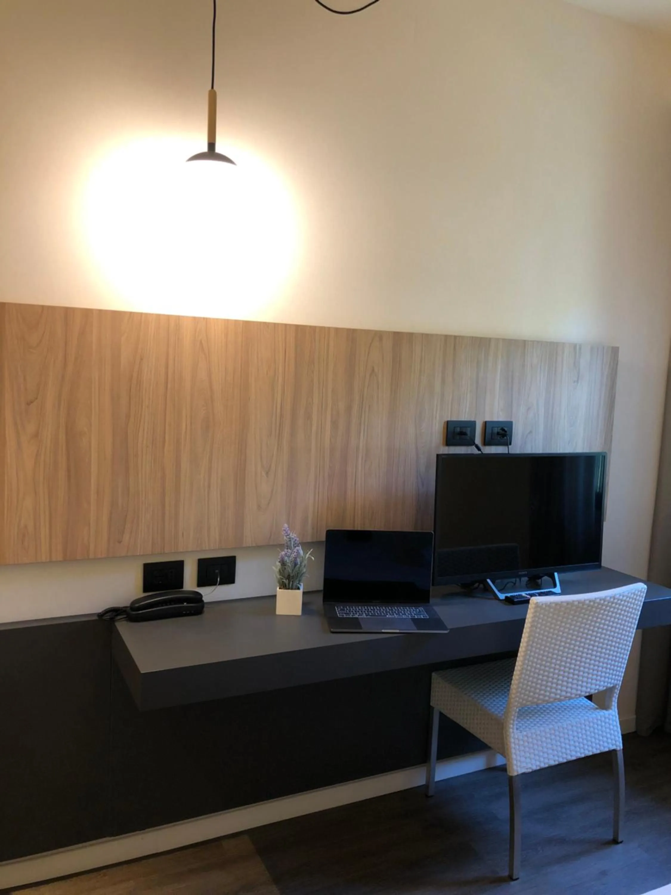 Photo of the whole room in Hotel Ombra