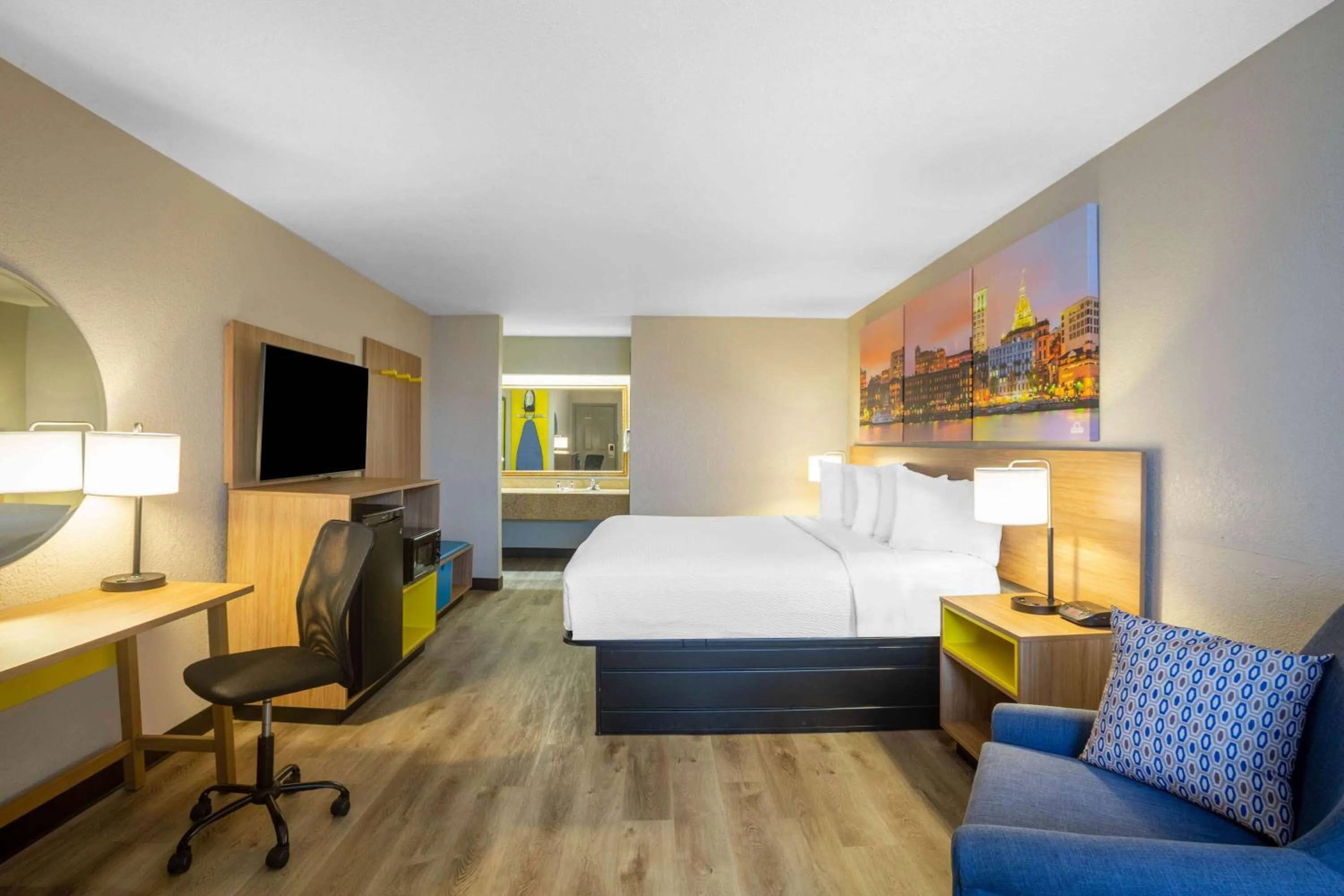 Photo of the whole room, Bed in Days Inn by Wyndham Lonoke