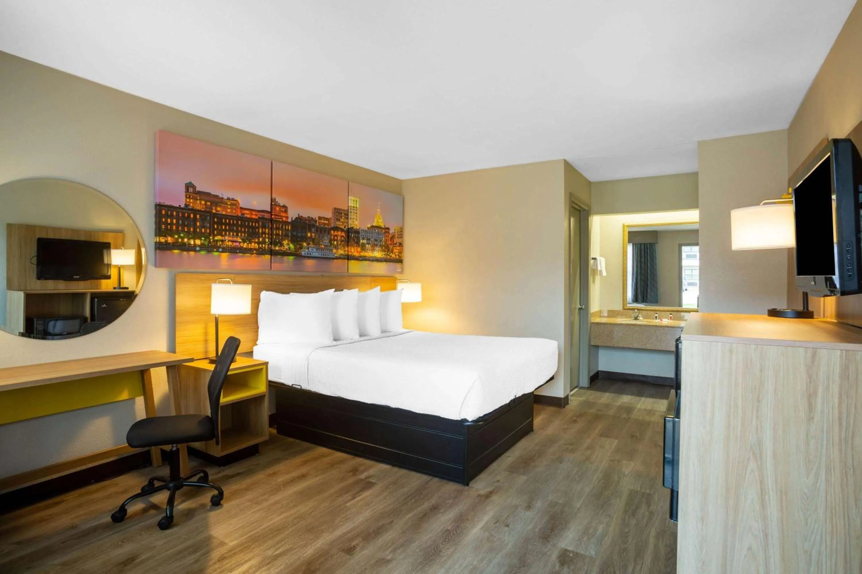 Photo of the whole room, Bed in Days Inn by Wyndham Lonoke