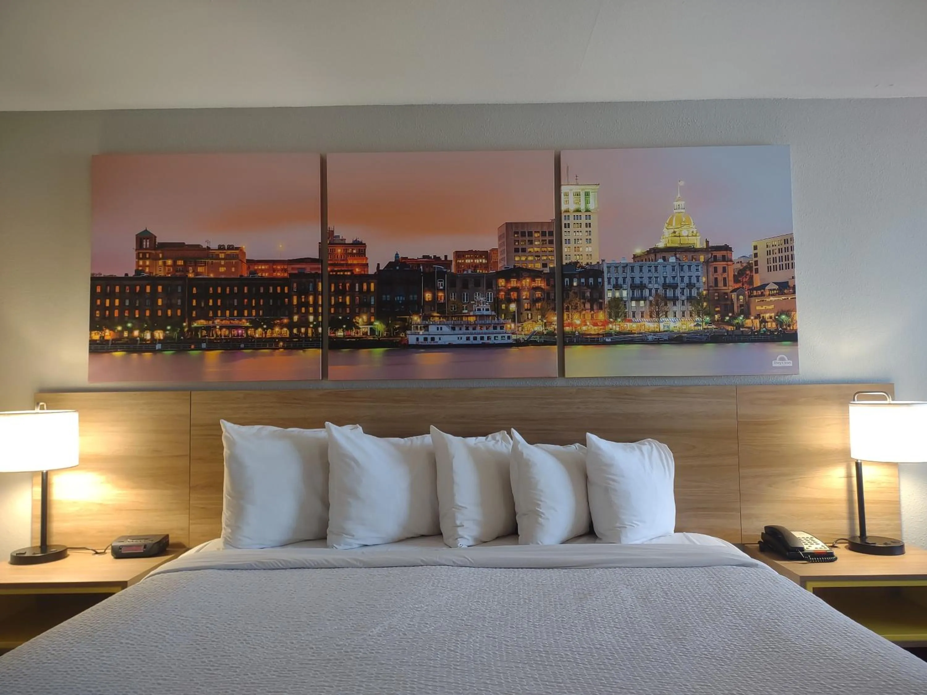 Bed in Days Inn by Wyndham Lonoke