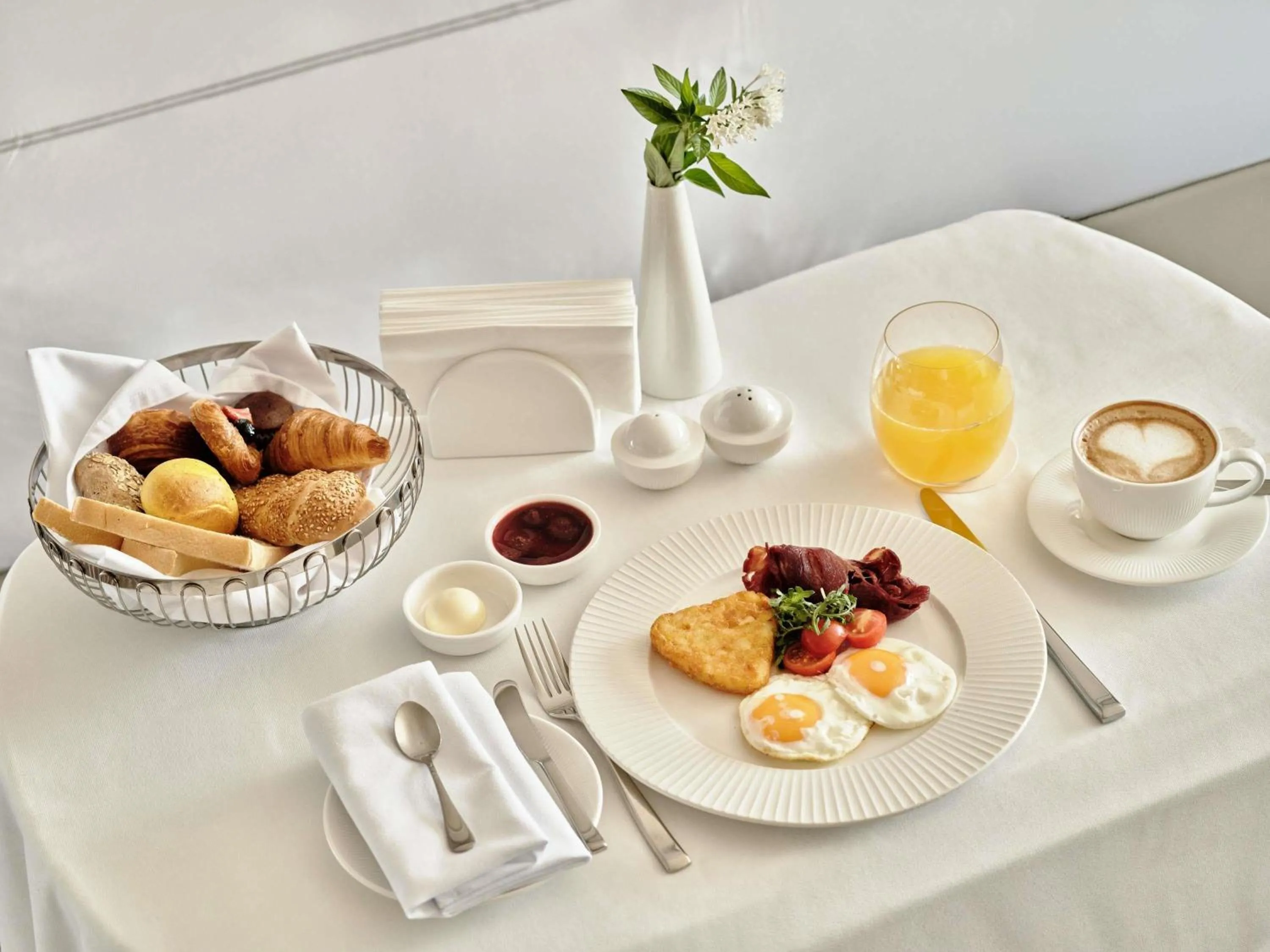 Bedroom in Swissotel Tashkent