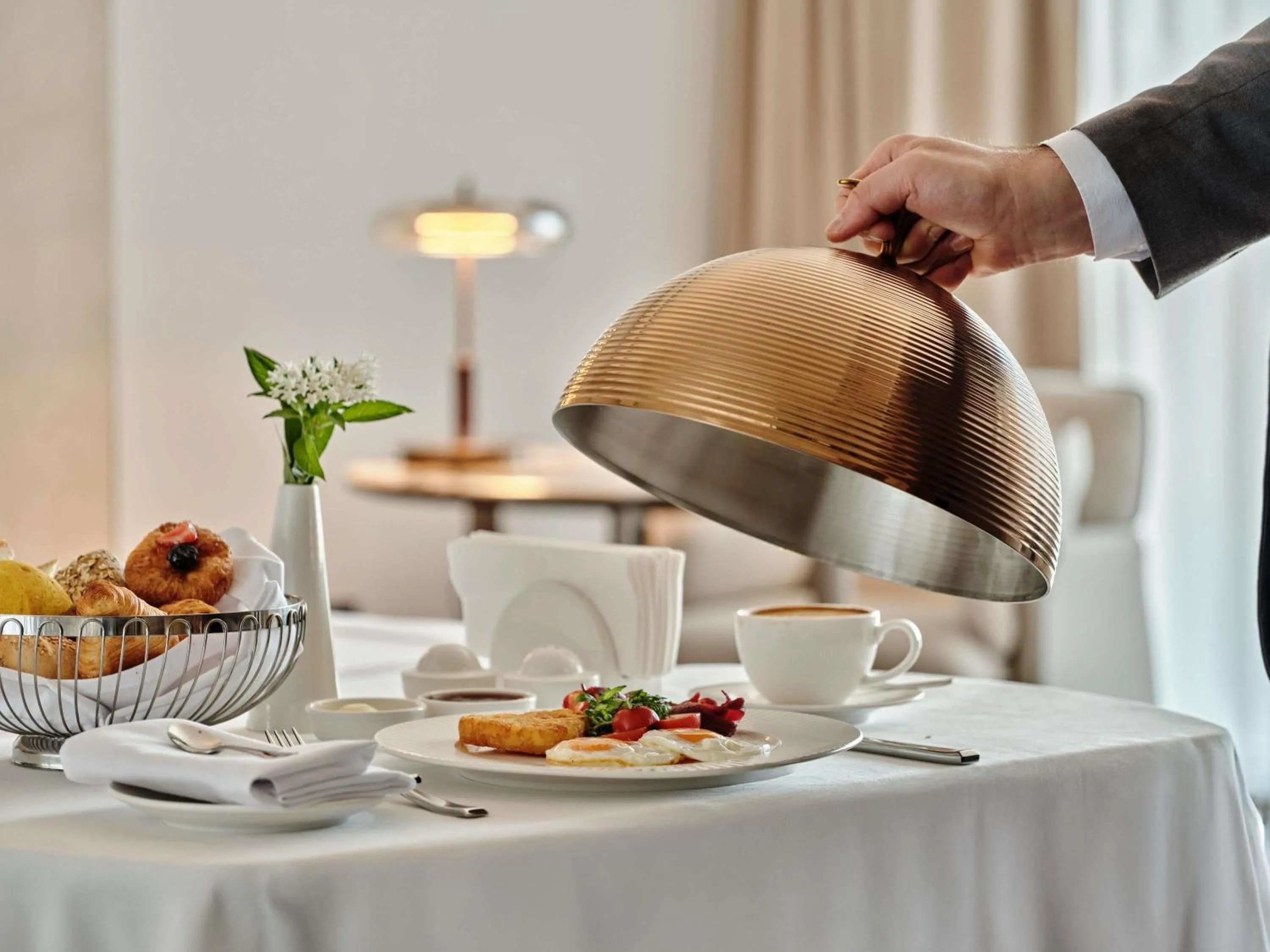 Bedroom in Swissotel Tashkent