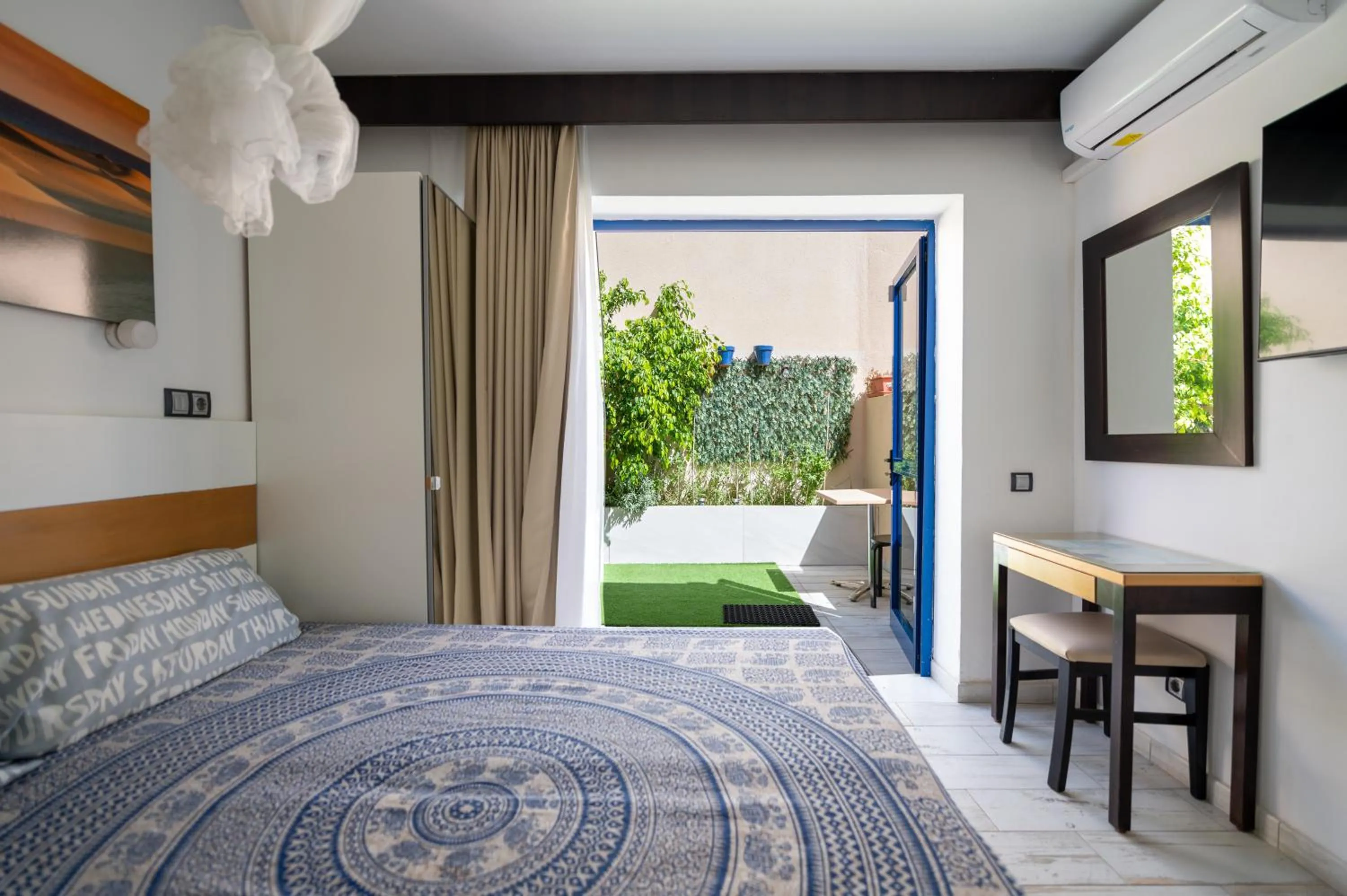 Bedroom, Bed in Apartamentos Playa Feliz