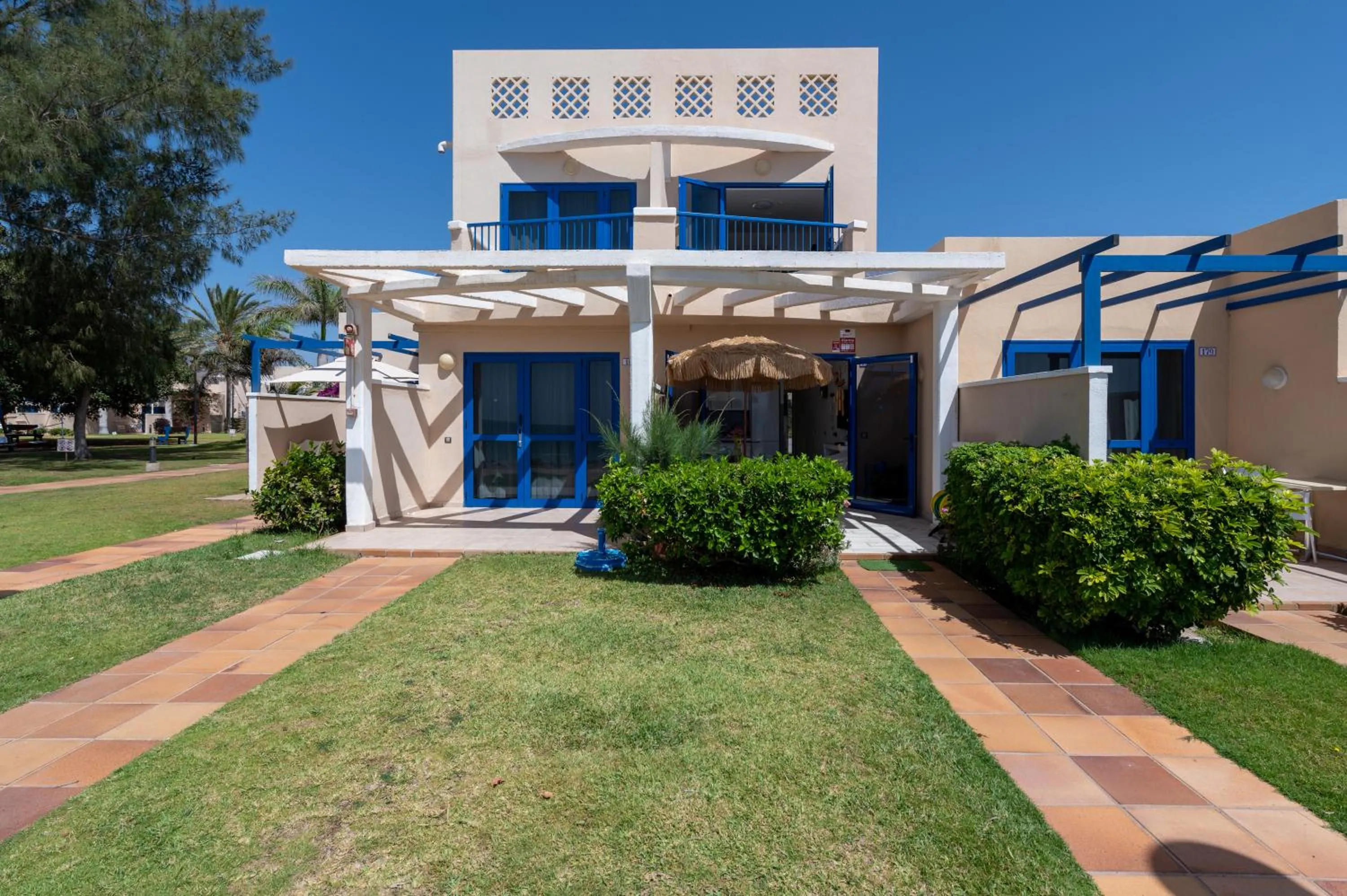 Property building in Apartamentos Playa Feliz