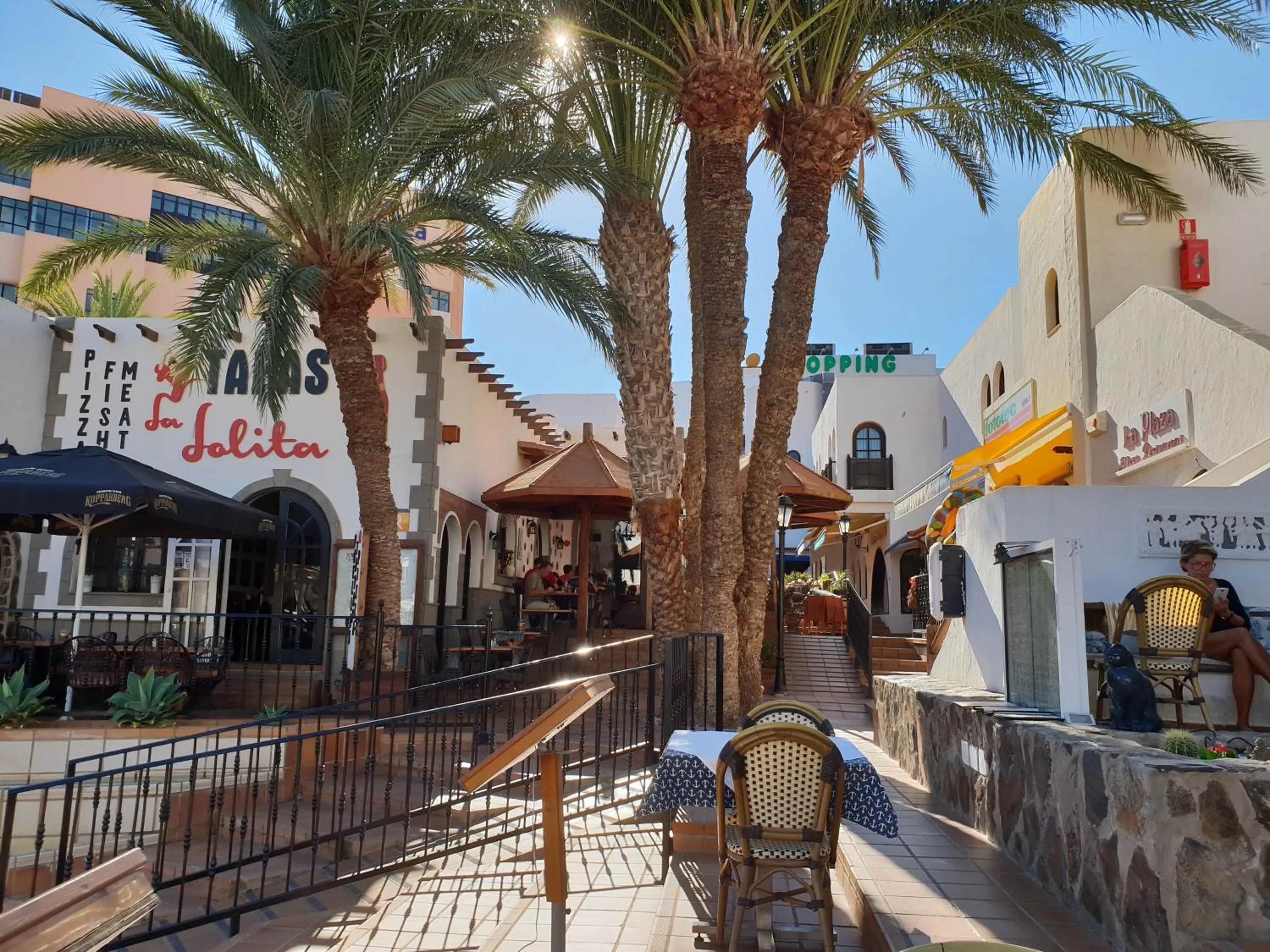 Restaurant/places to eat in Apartamentos Playa Feliz