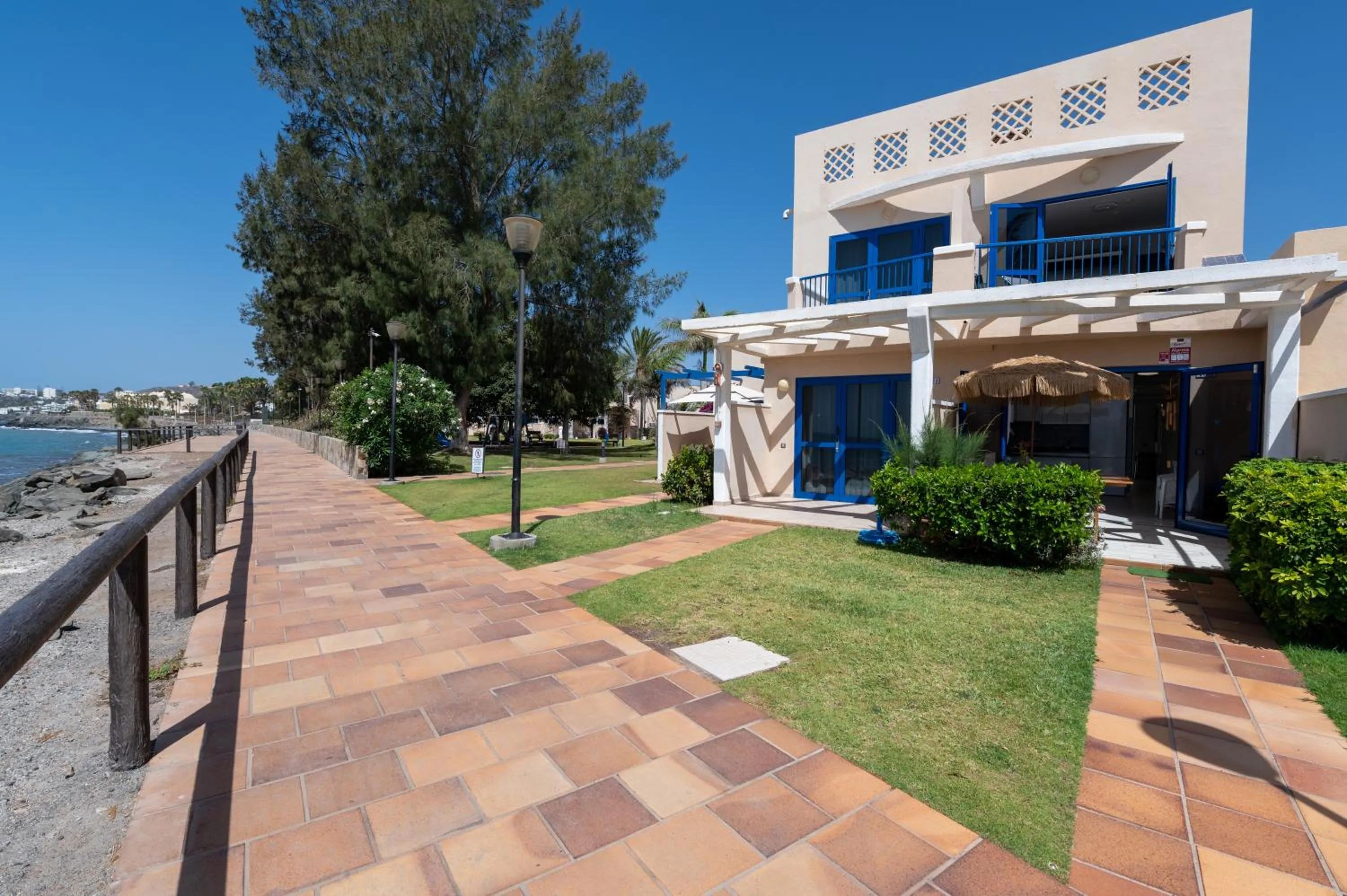 Property building in Apartamentos Playa Feliz