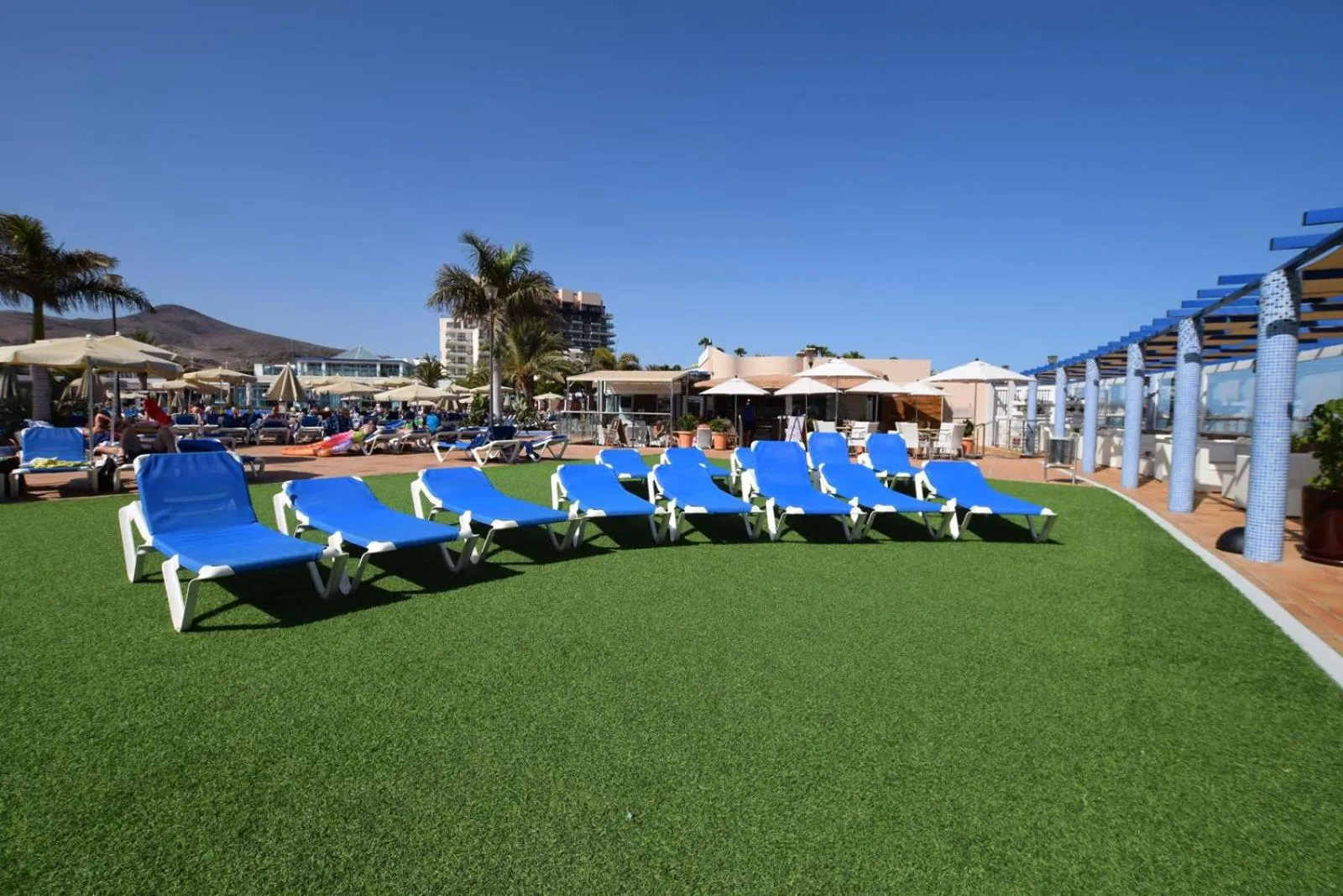 Restaurant/places to eat in Apartamentos Playa Feliz