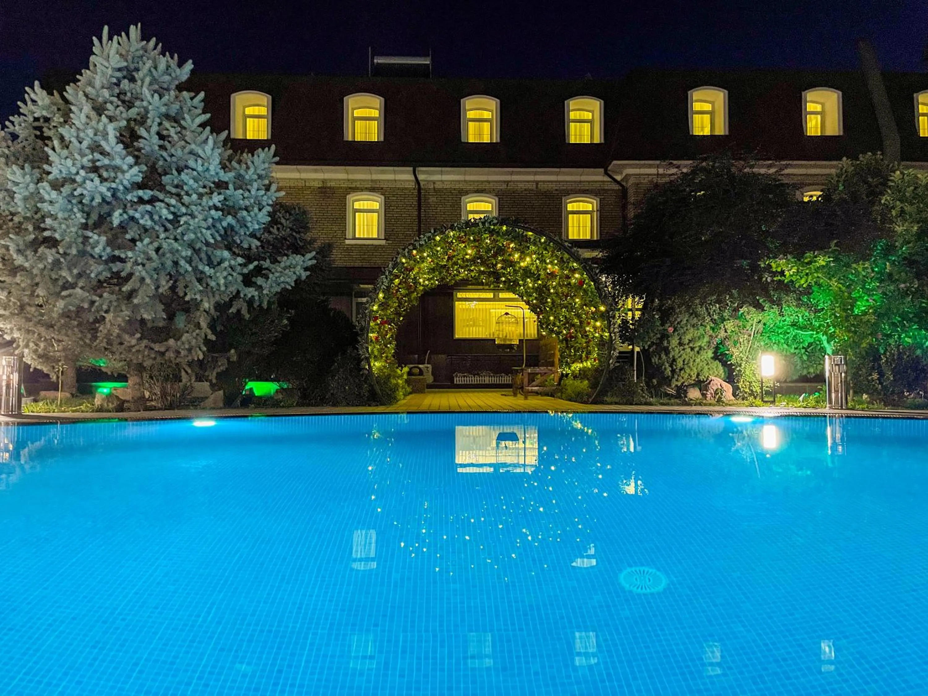 Swimming pool in HL 309 Hotel