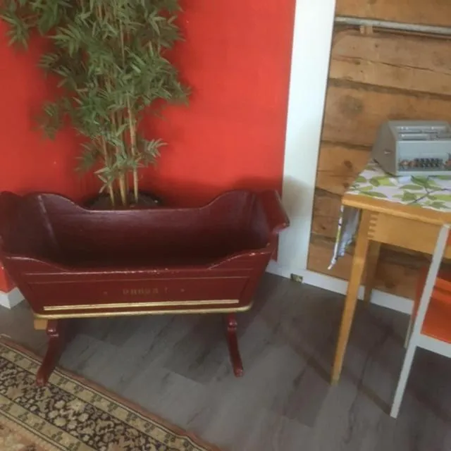 Photo of the whole room in Kansakoulu