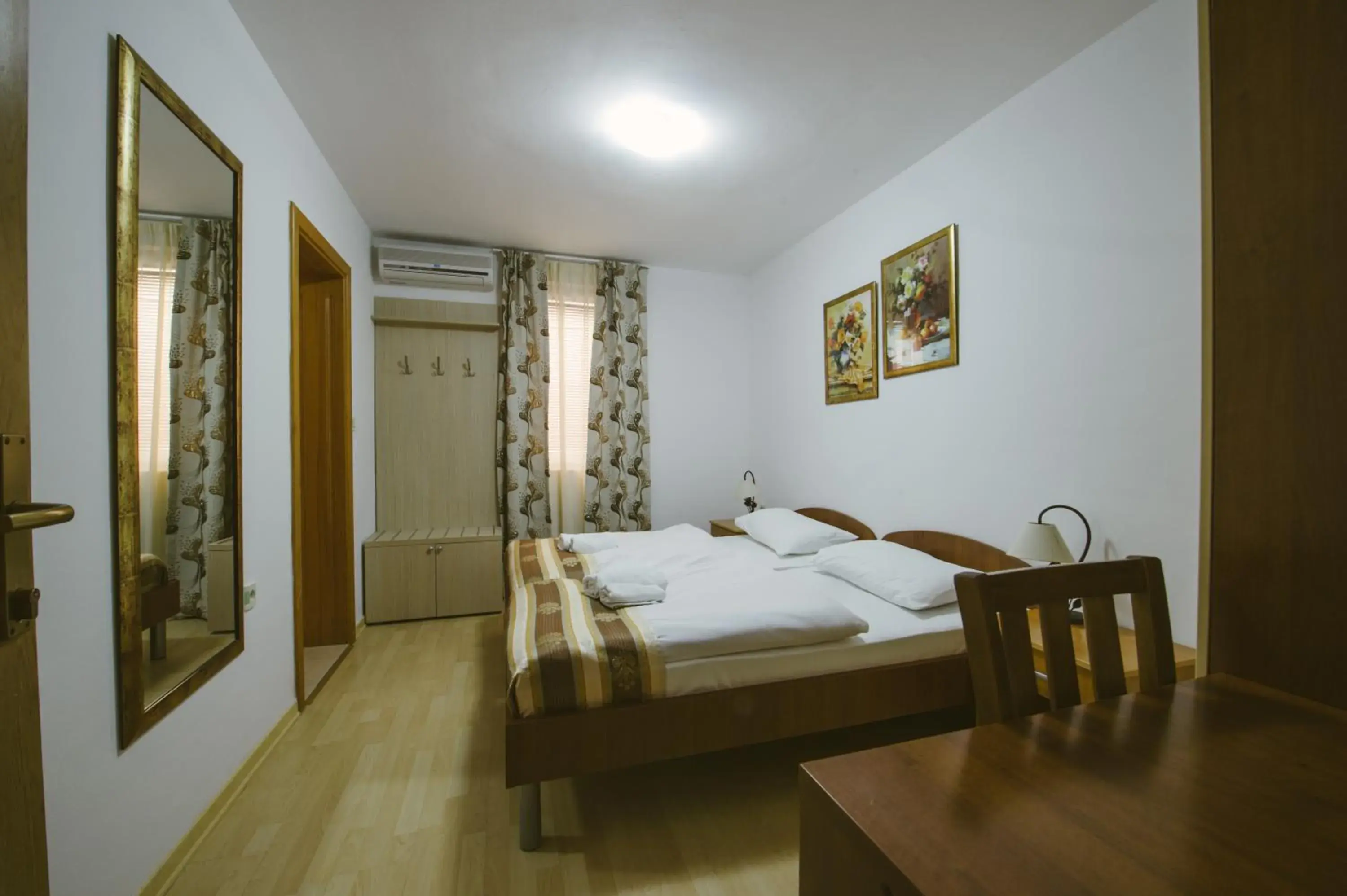 Standard Double or Twin Room - single occupancy in Hotel Flowers Standard Double or Twin Room - single occupancy in Hotel Flowers