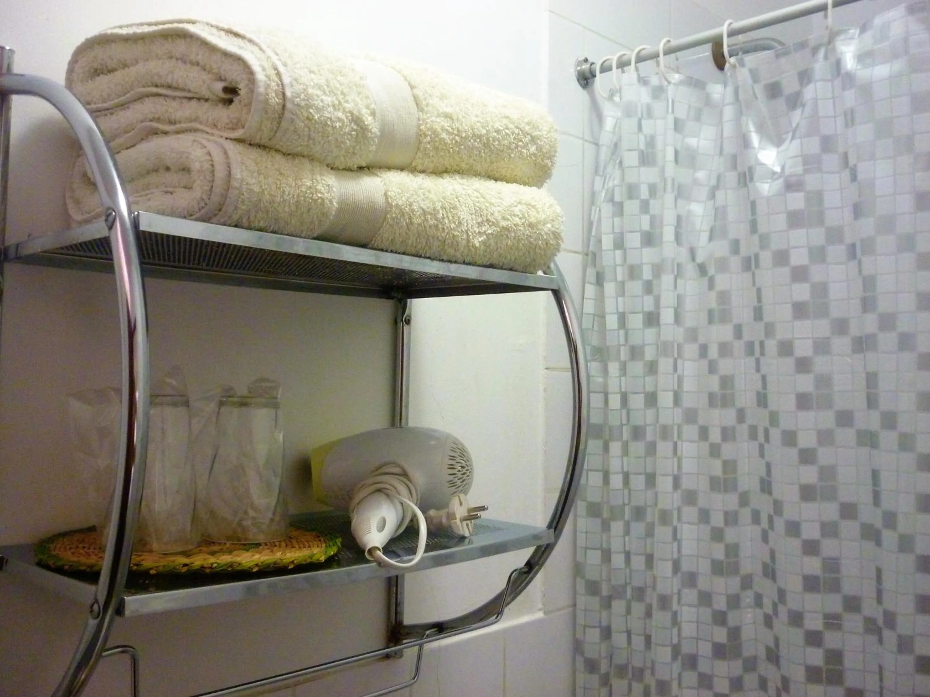 Shower in Anccalla Inn Guesthouse