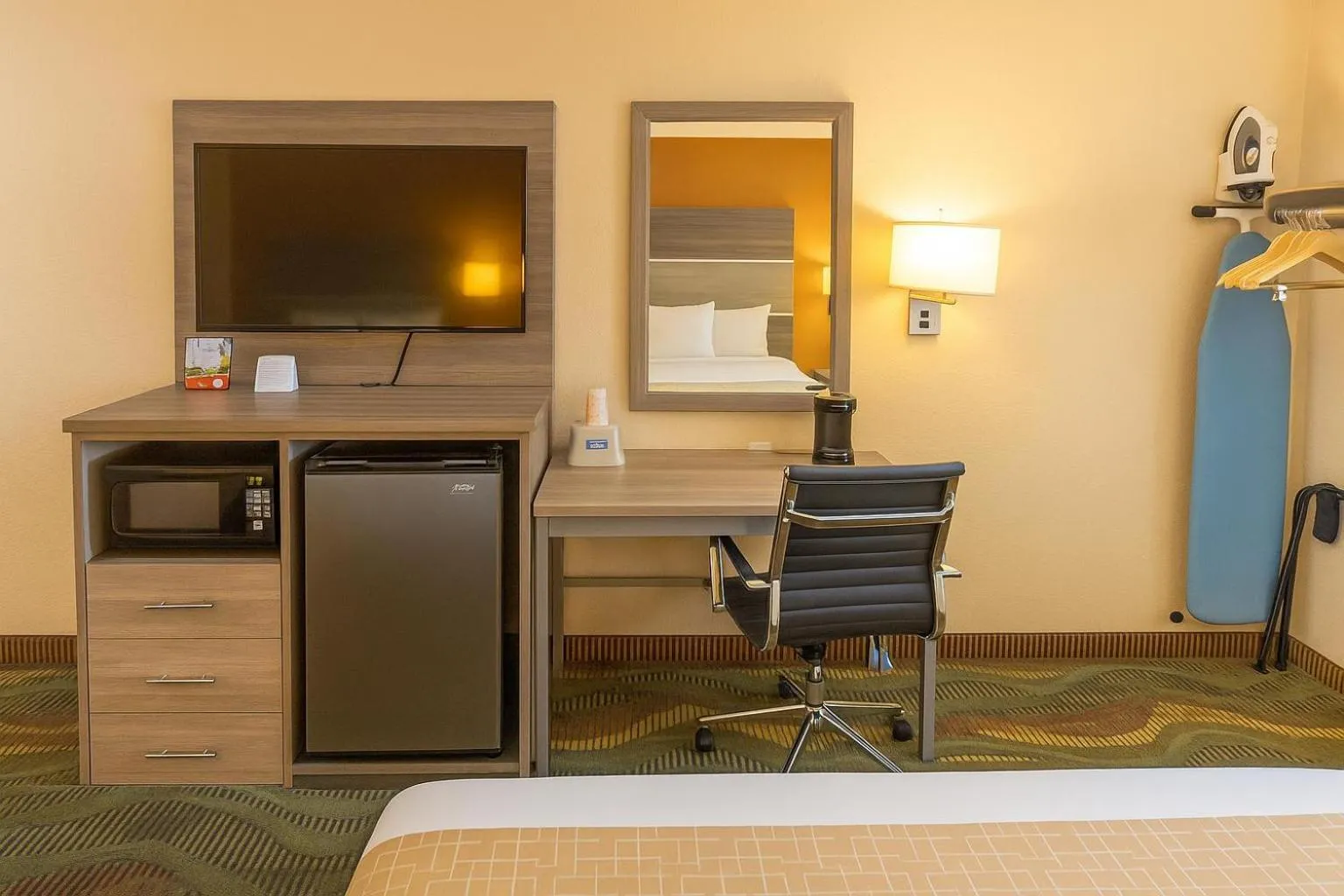 Travelodge by Wyndham Muskegon