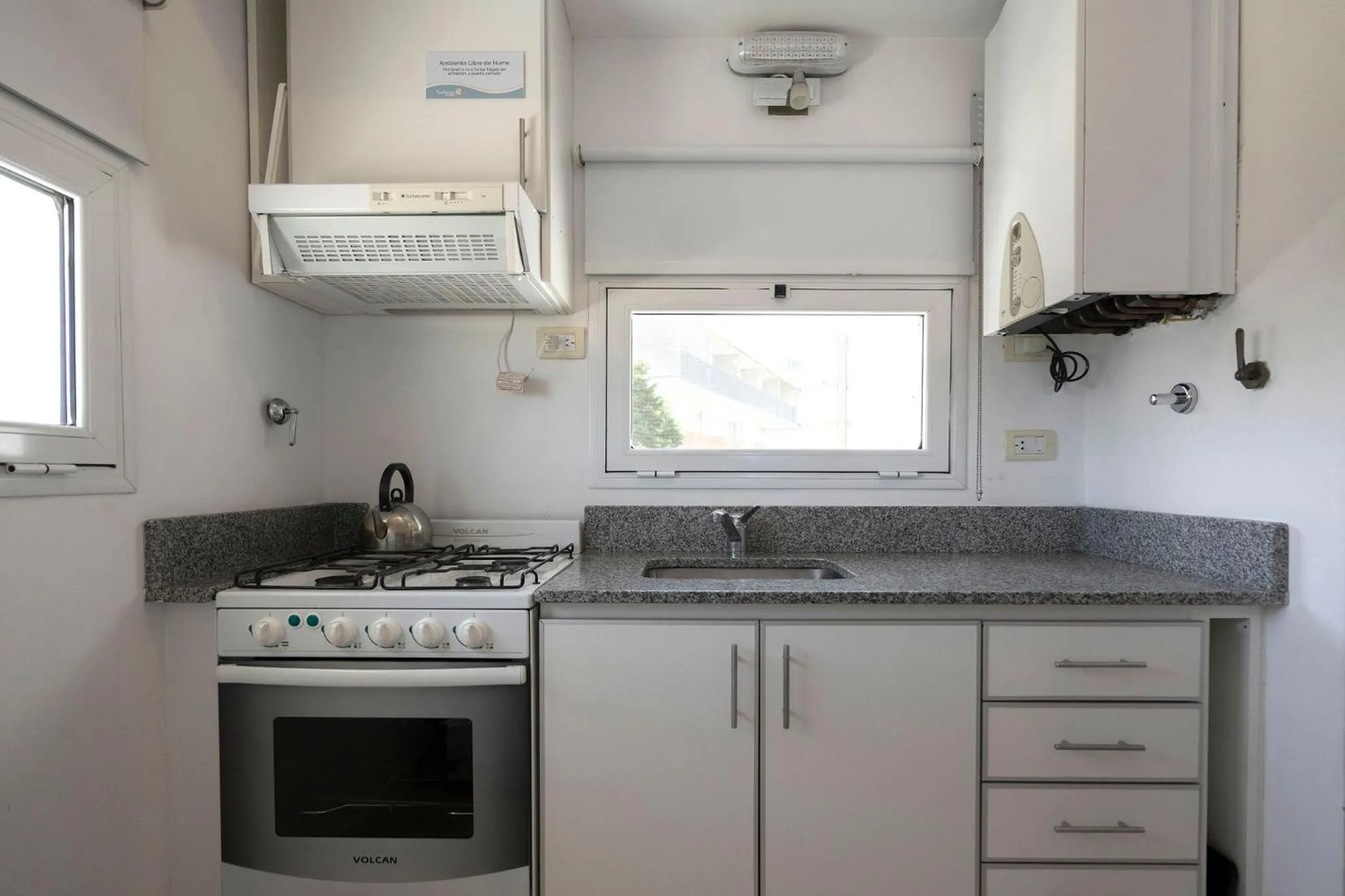 Kitchen or kitchenette in Valeria Playa Apart