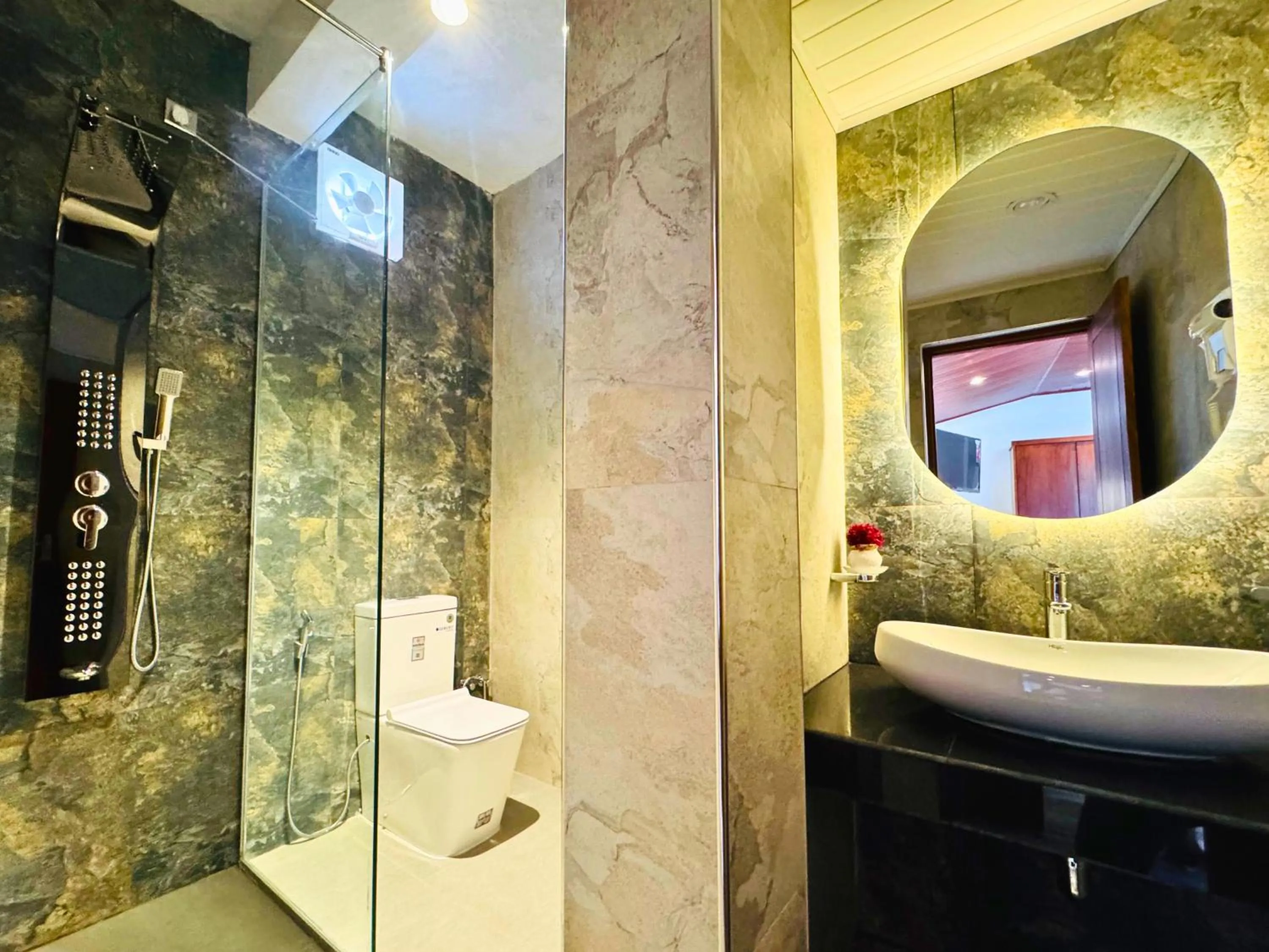 Shower in Queens mount