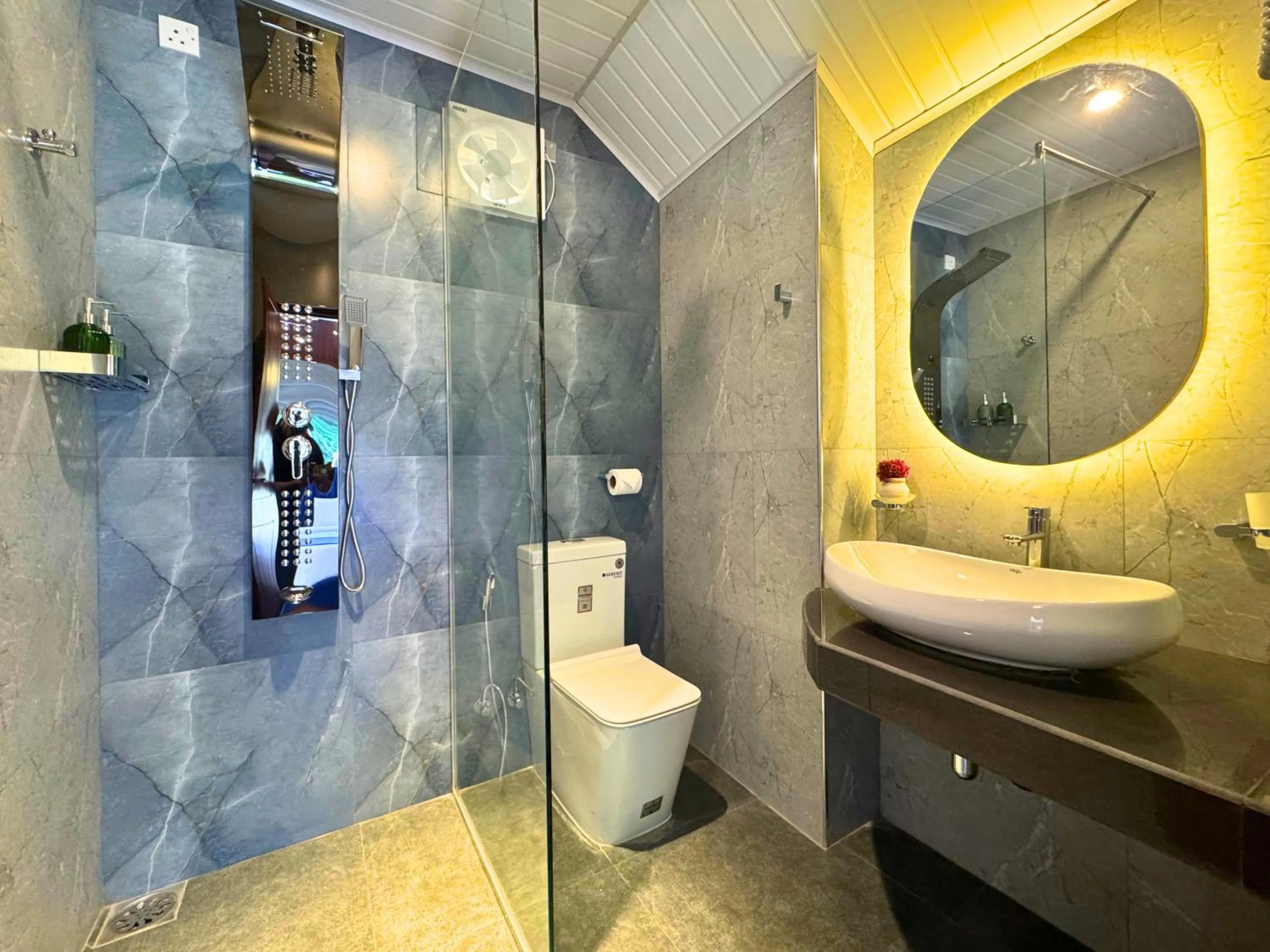 Shower in Queens mount