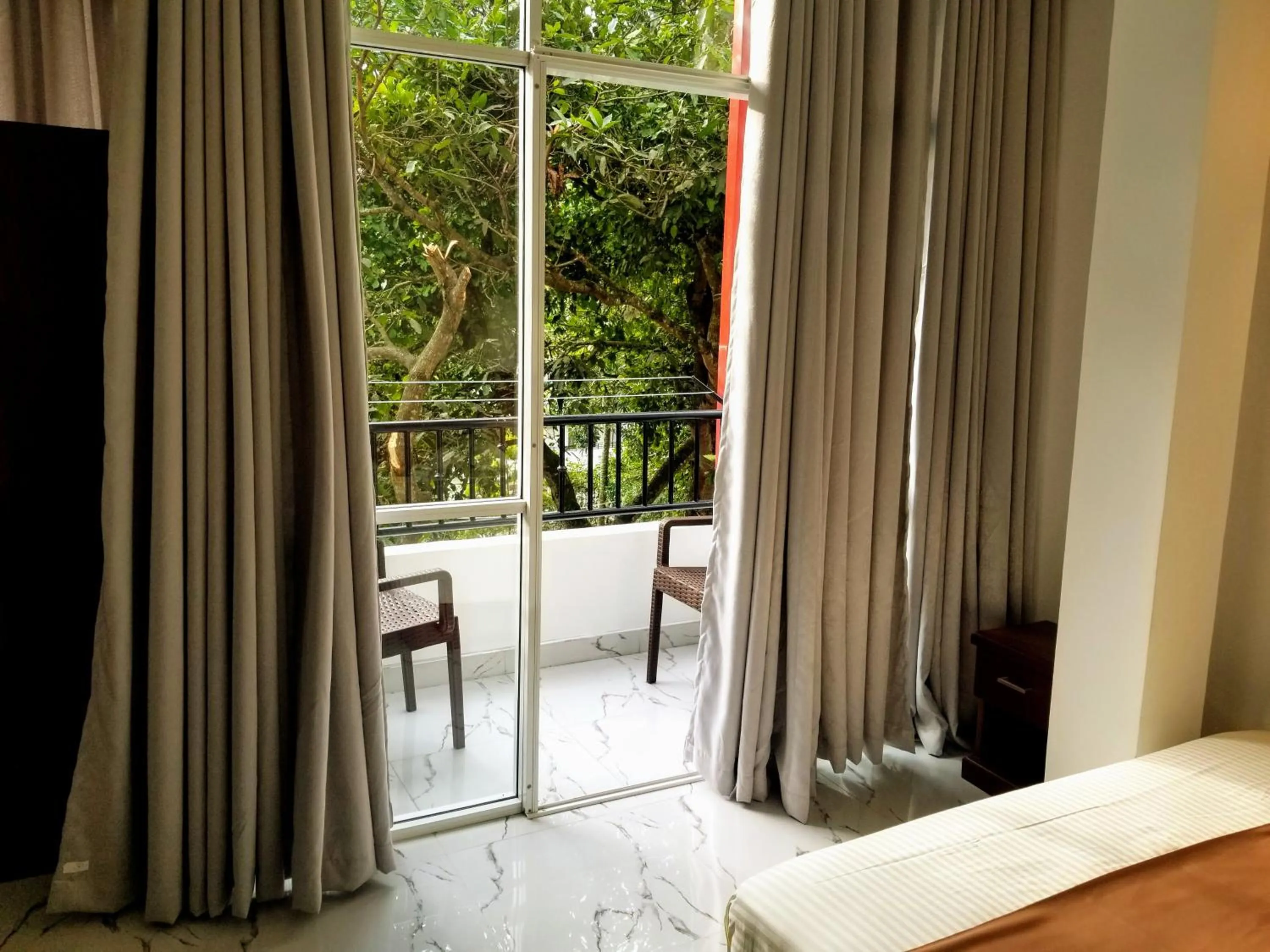 Balcony/Terrace in Queens mount