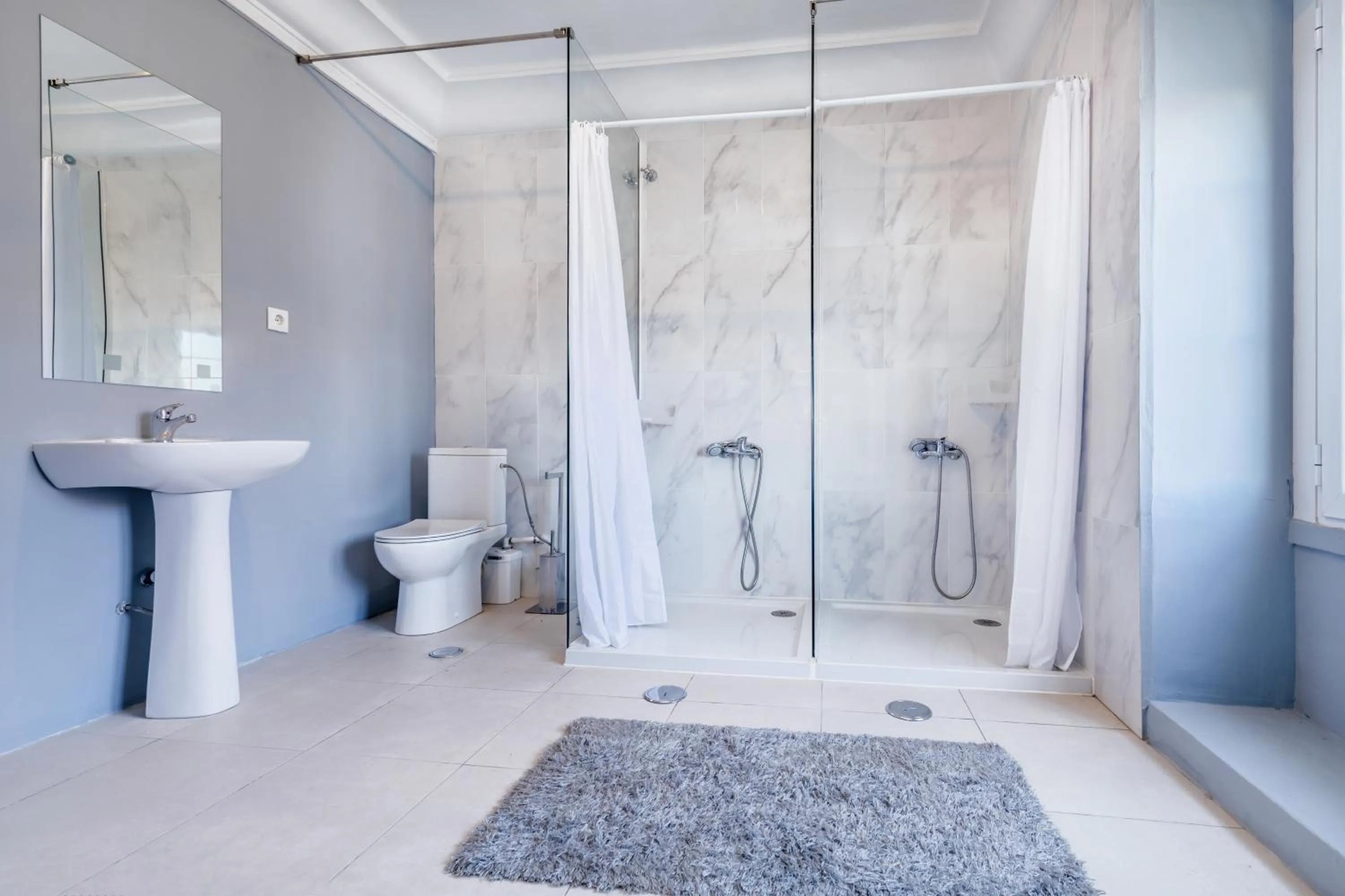 Bathroom in V Dinastia