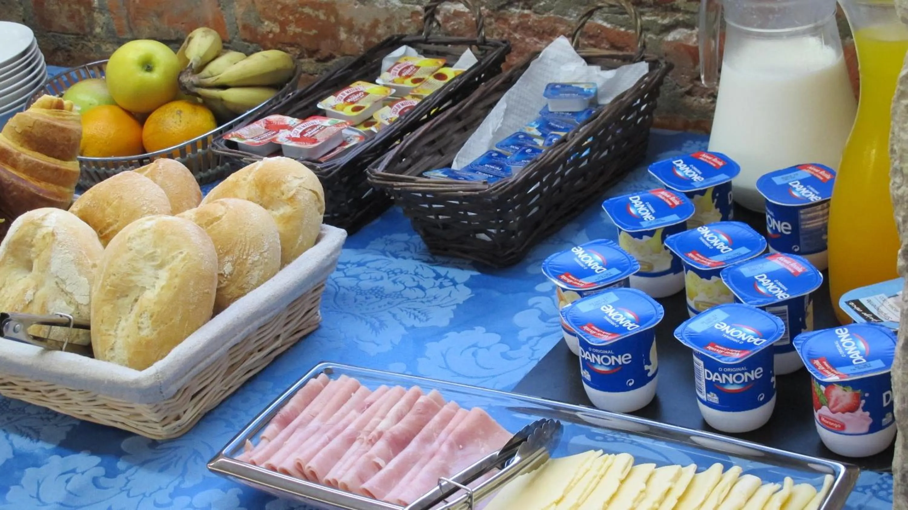 Restaurant/places to eat in V Dinastia