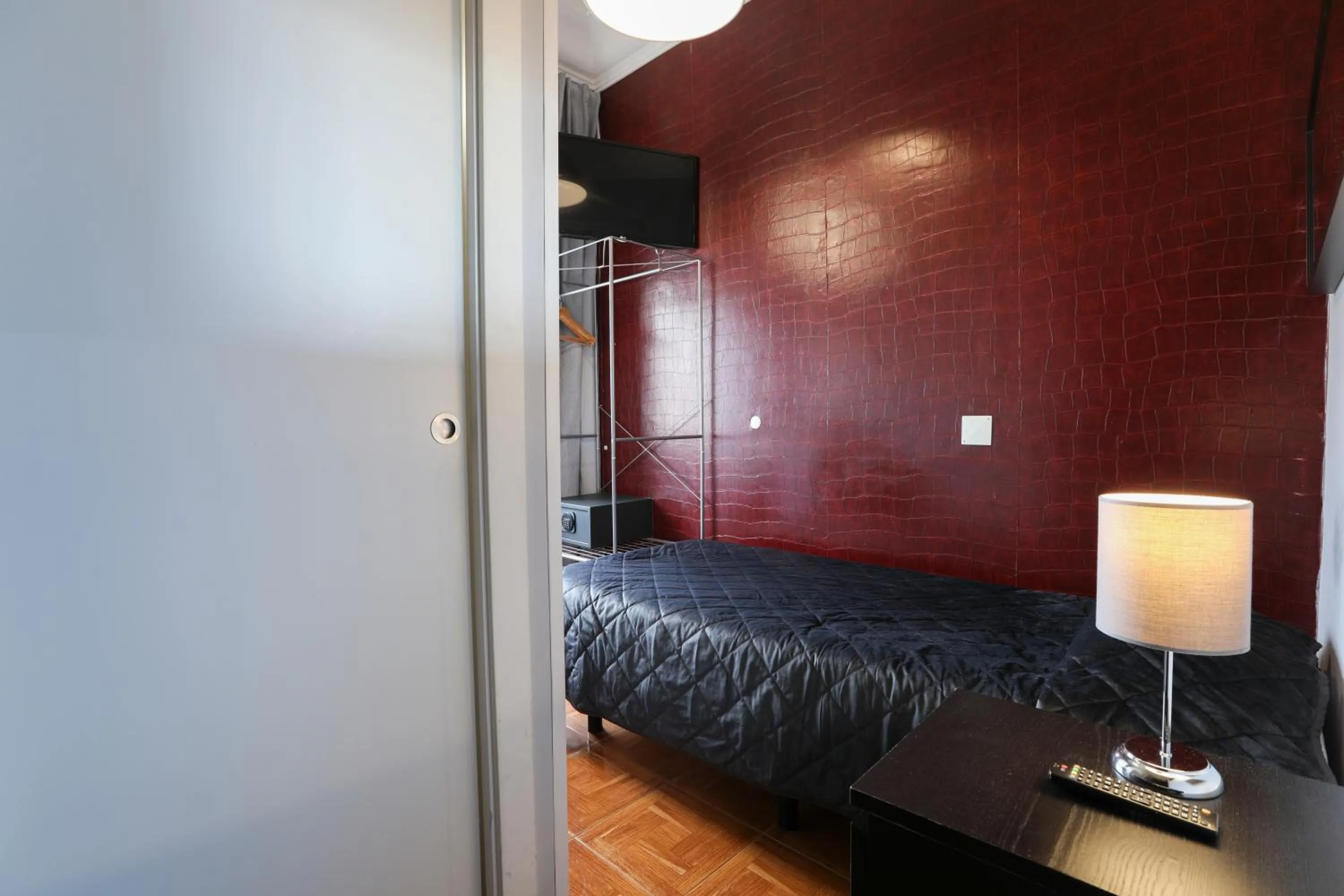 Bedroom, Bed in V Dinastia