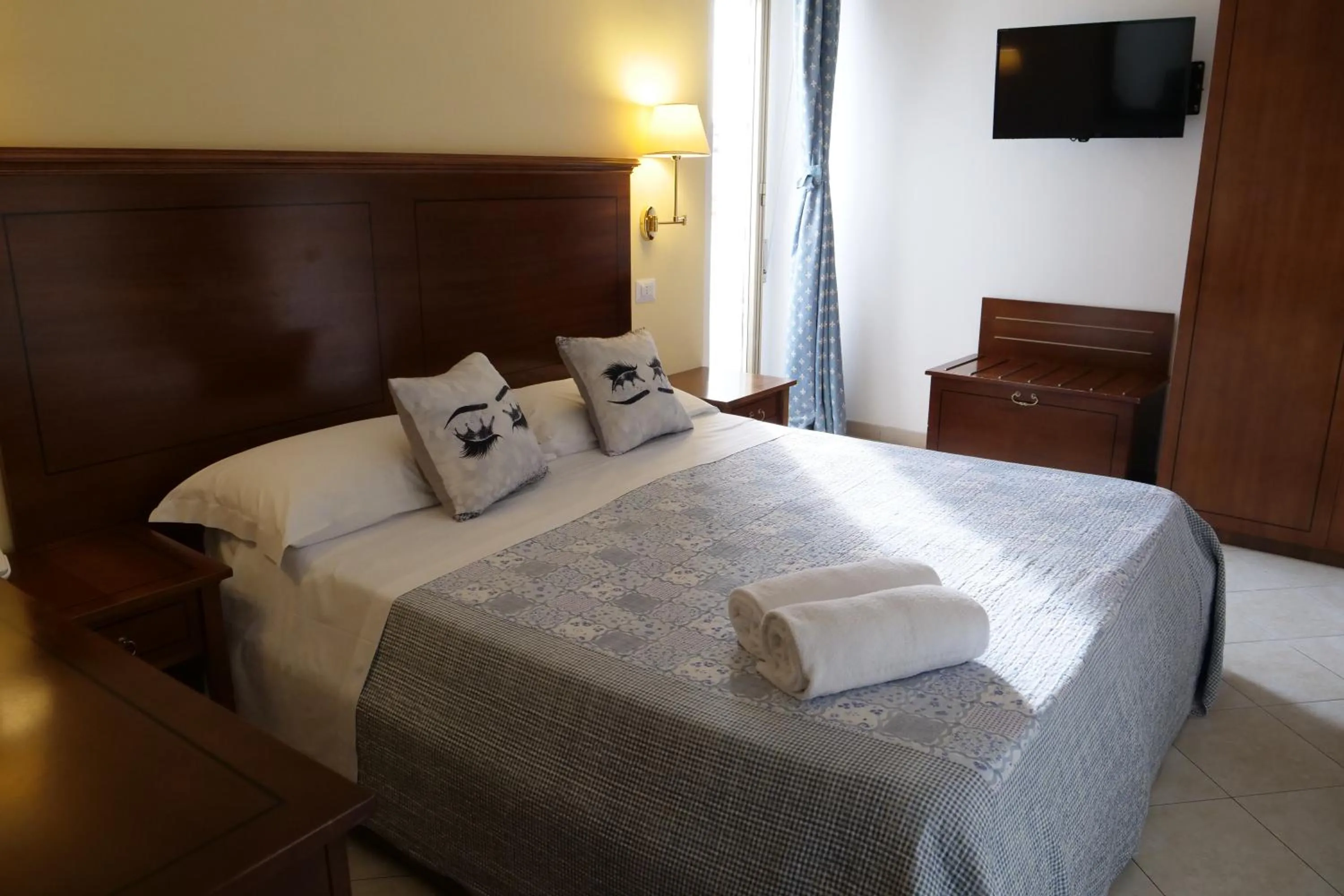 Photo of the whole room, Bed in Hotel Elios Tao