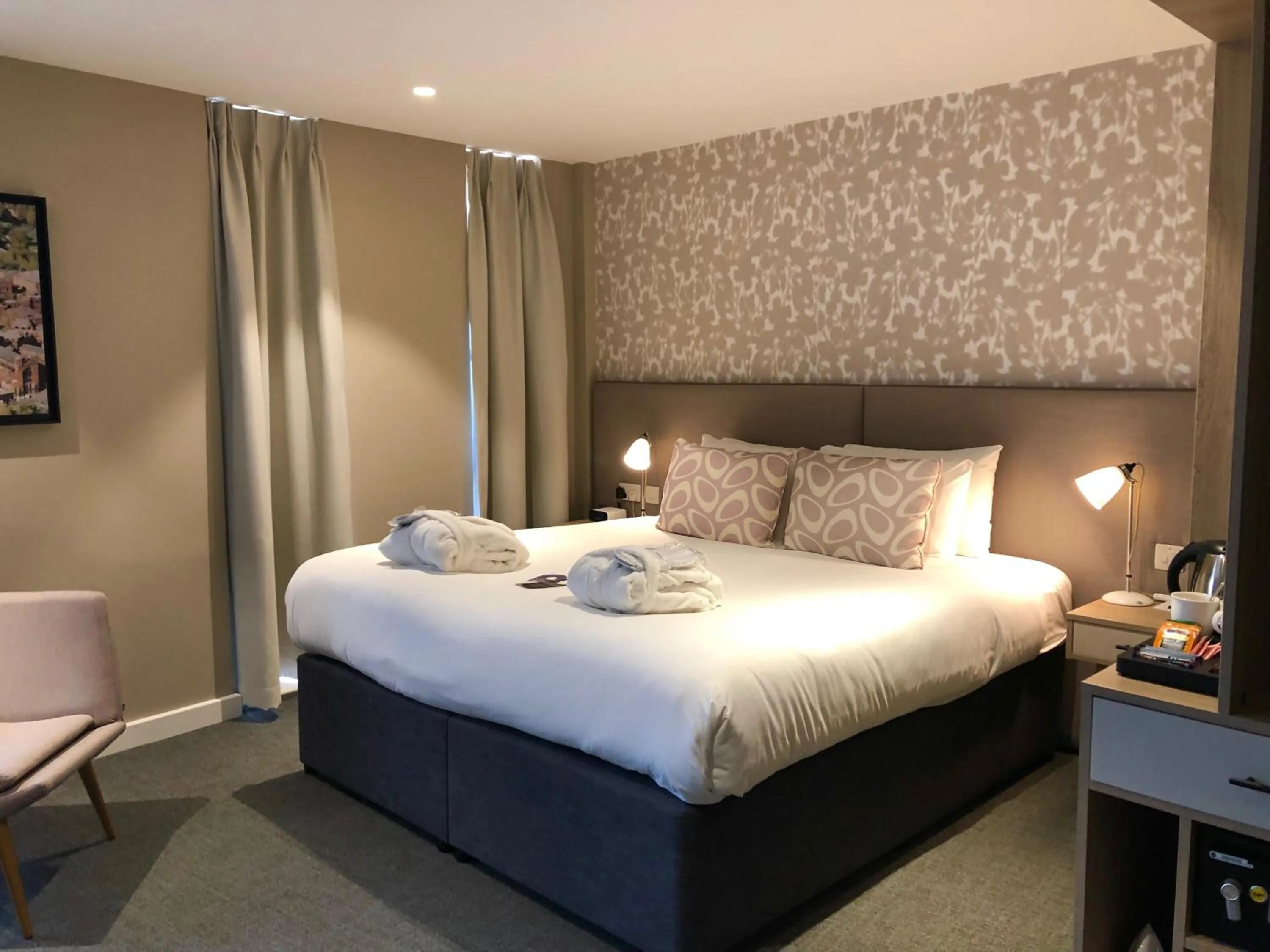 Bedroom, Bed in Edgbaston Park Hotel Birmingham