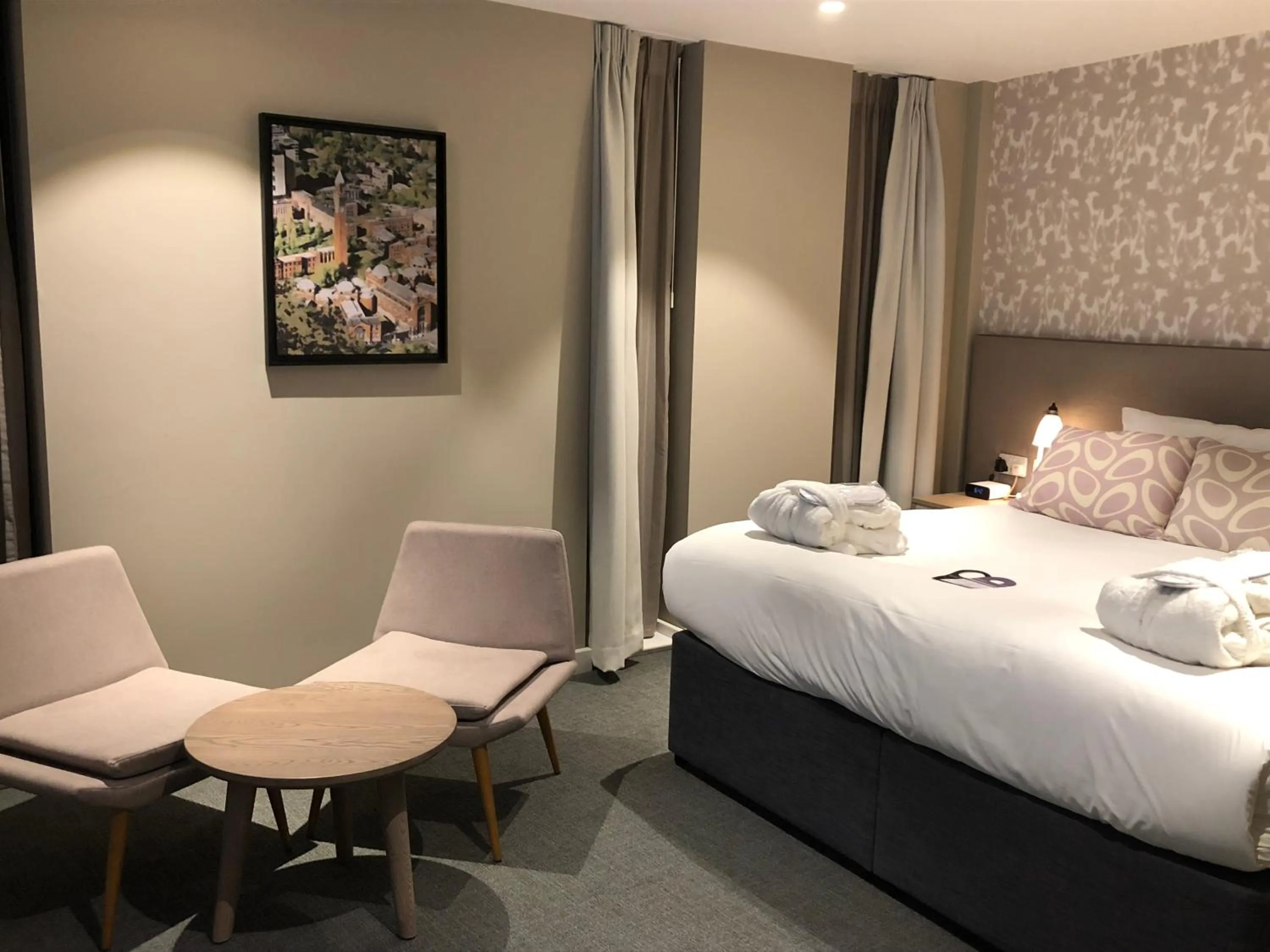 Bedroom, Bed in Edgbaston Park Hotel Birmingham