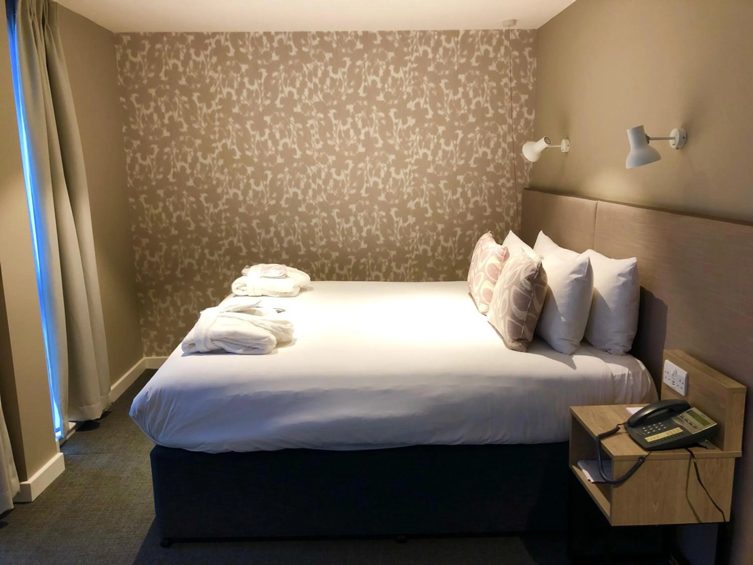 Bedroom, Bed in Edgbaston Park Hotel Birmingham