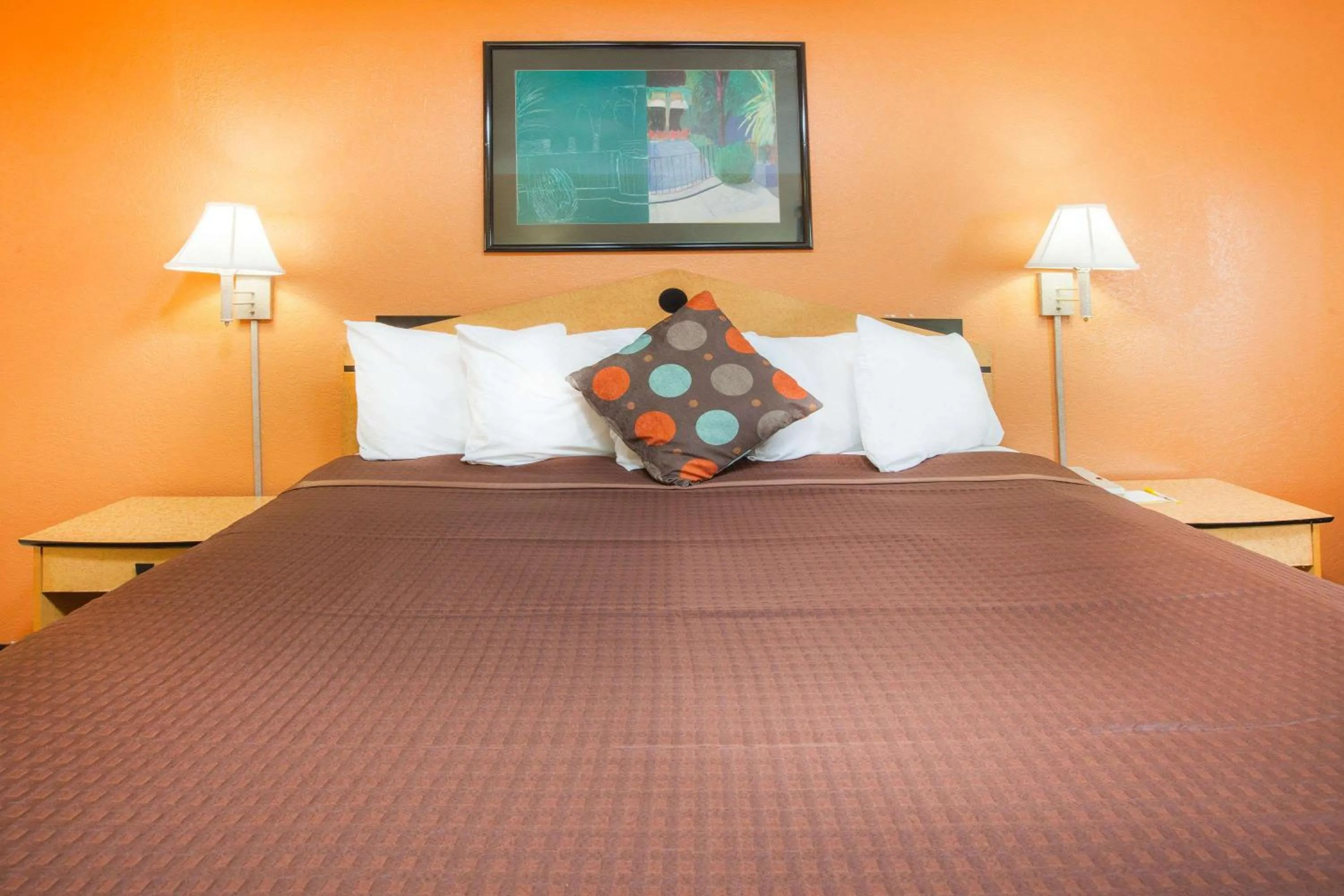 Photo of the whole room, Bed in Days Inn by Wyndham Alma ARKANSAS