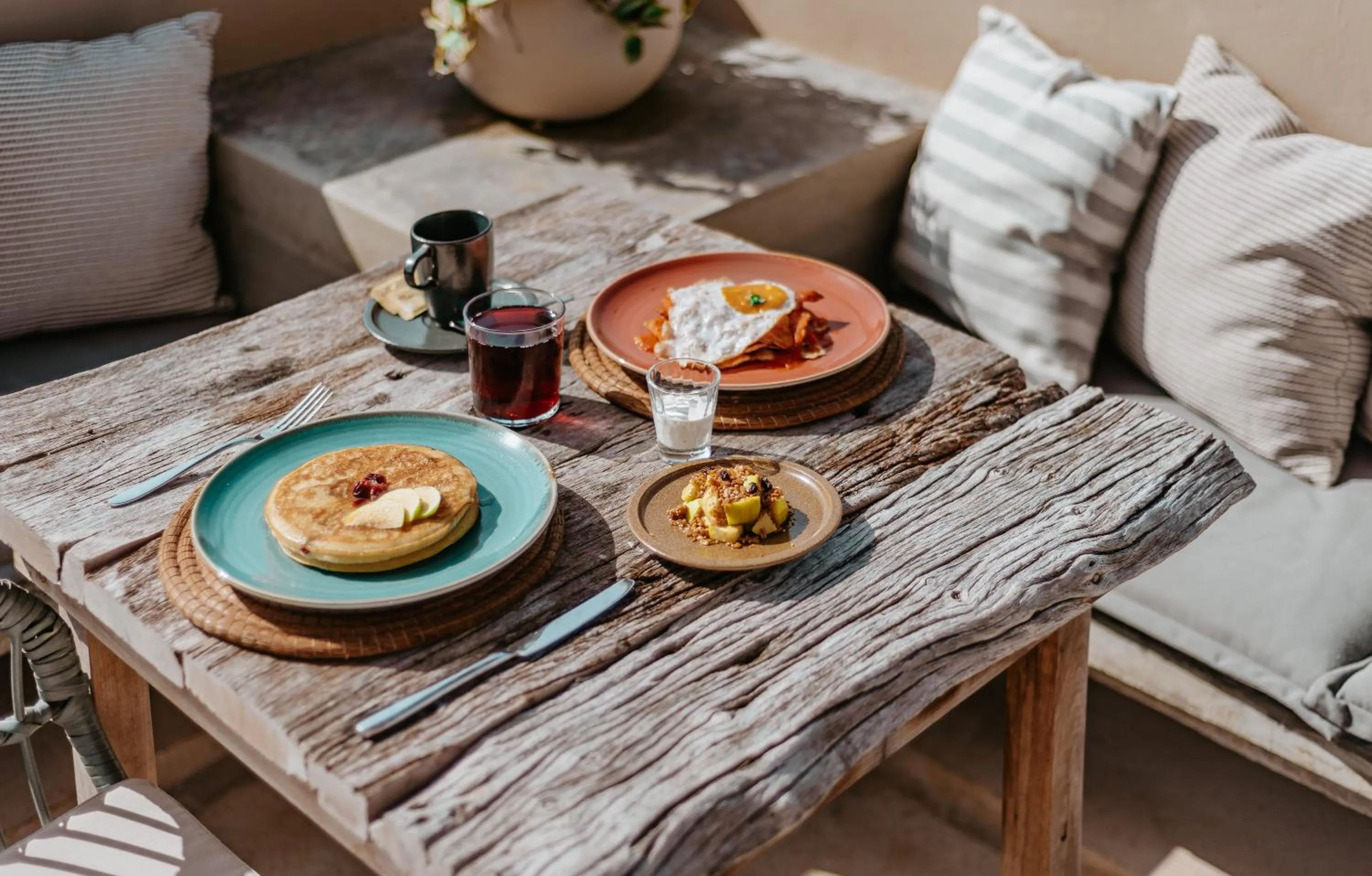 Breakfast in LunArena Barefoot Comfort