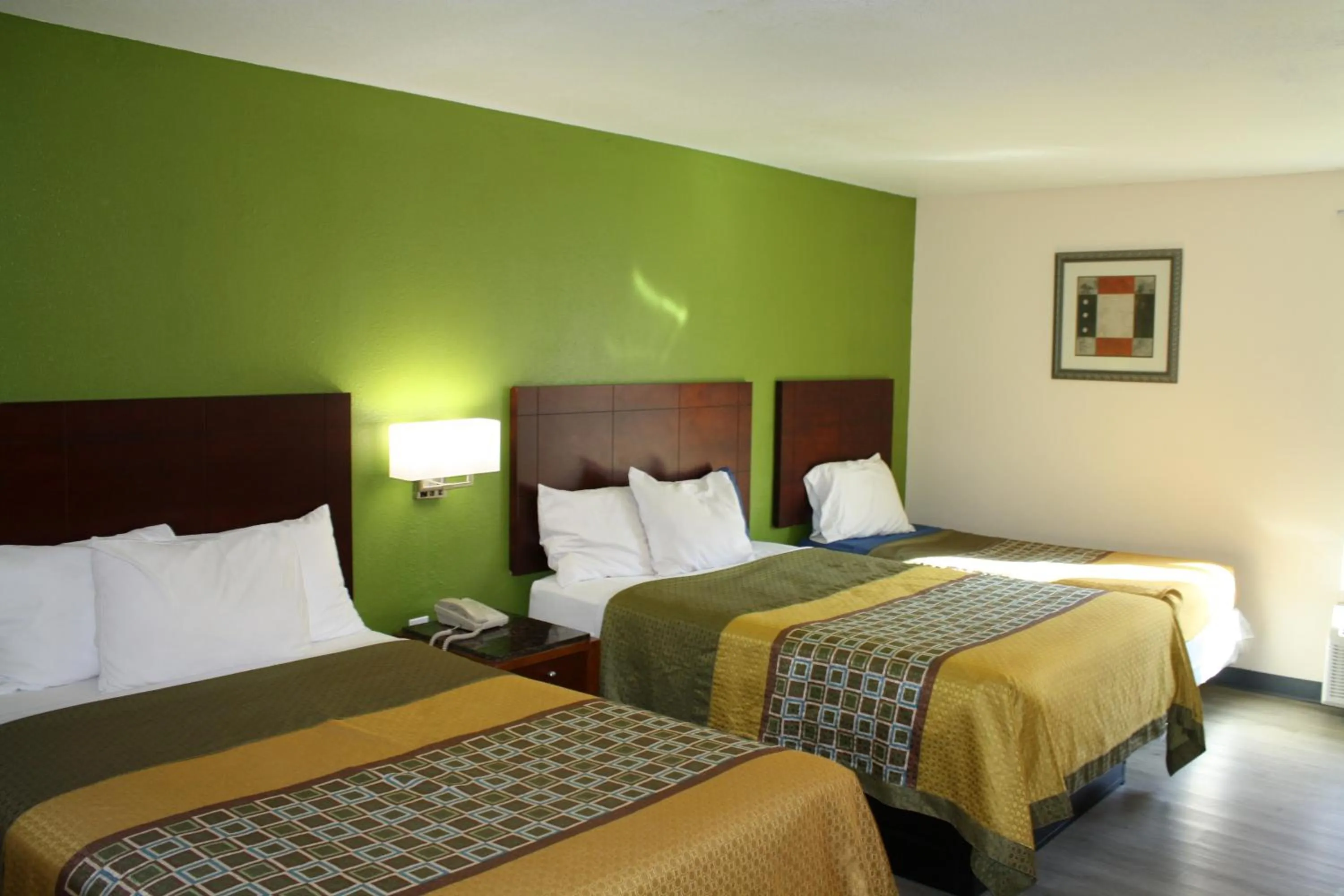 Property building, Bed in Executive Inn and Suites Wichita Falls