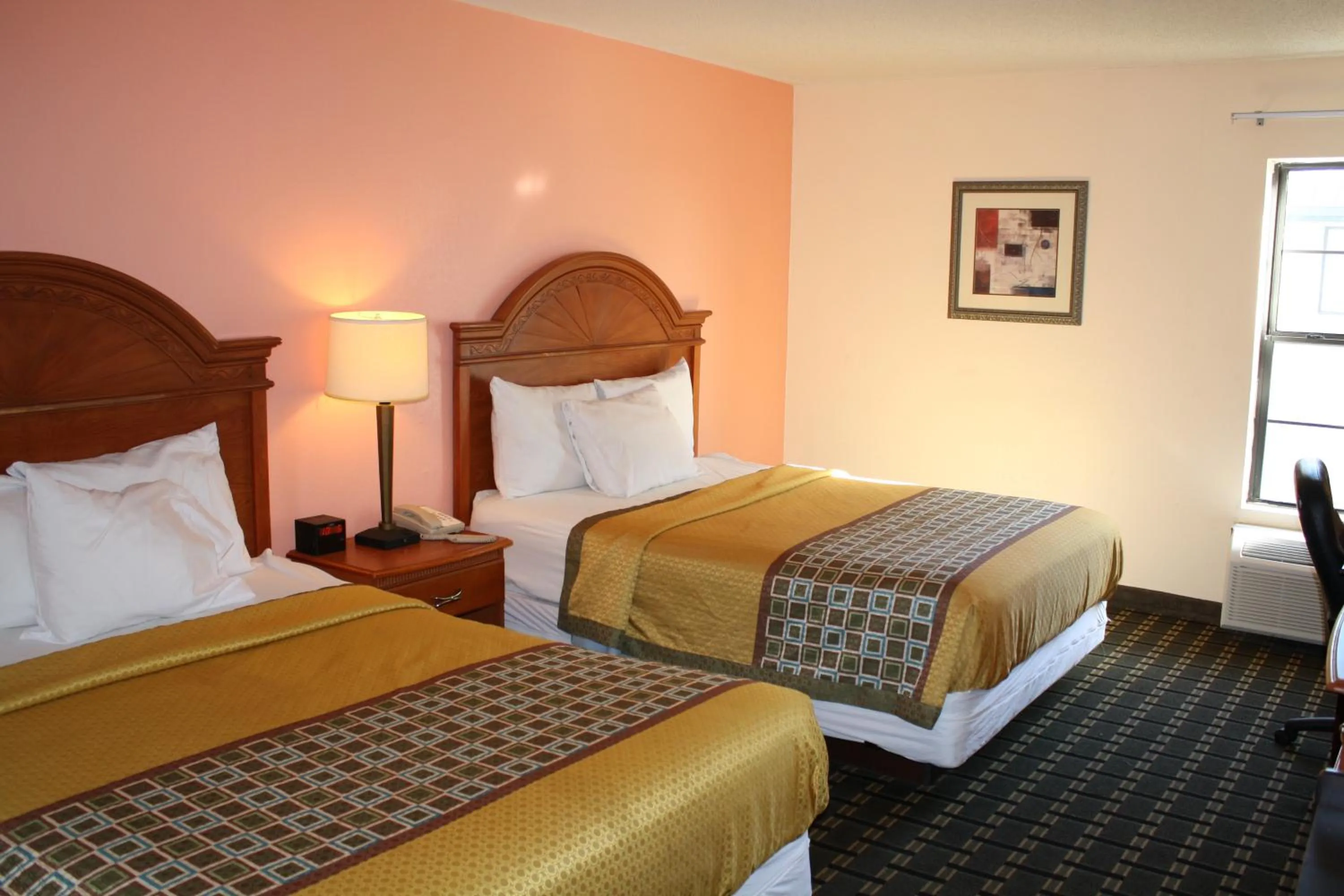 Property building, Bed in Executive Inn and Suites Wichita Falls