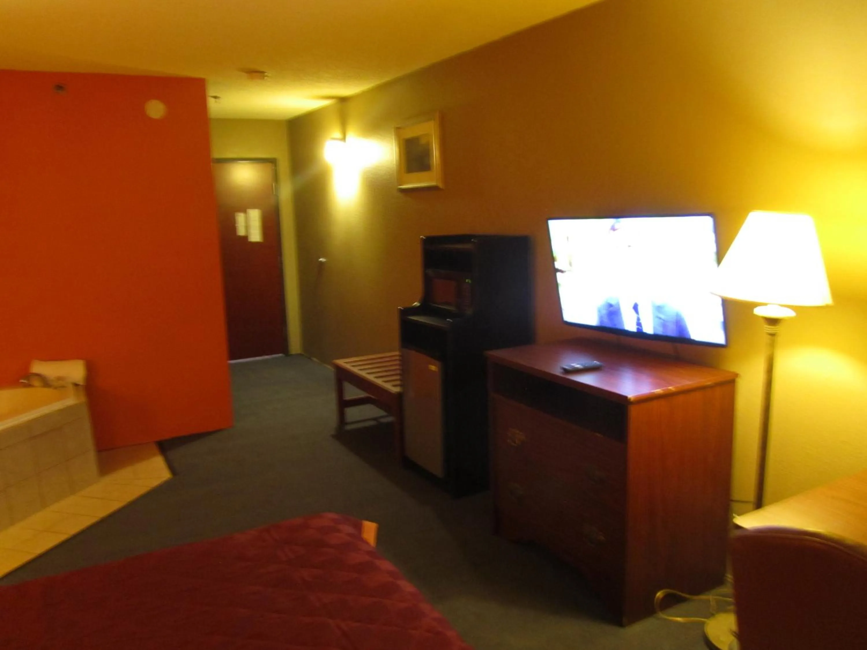 Bed in Executive Inn and Suites Wichita Falls