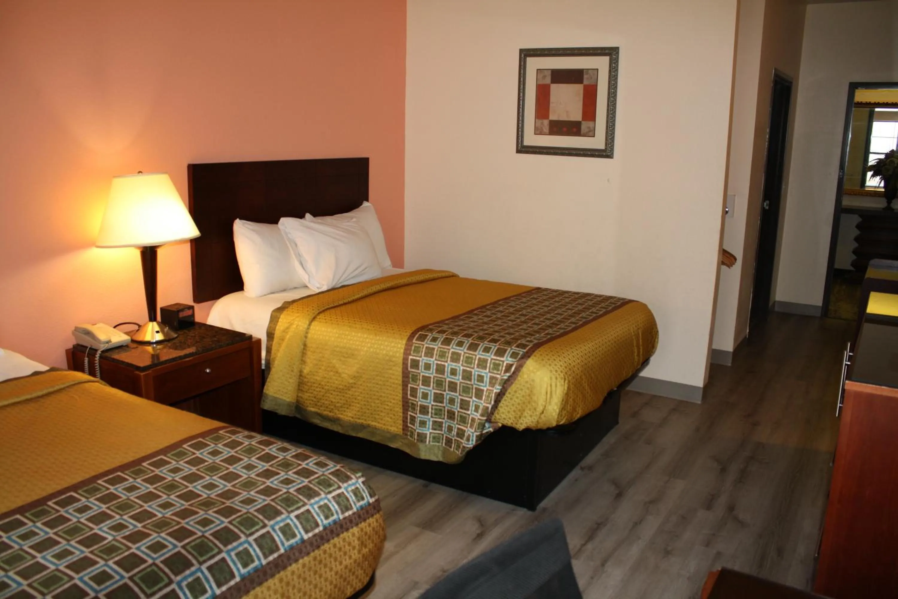 Property building, Bed in Executive Inn and Suites Wichita Falls