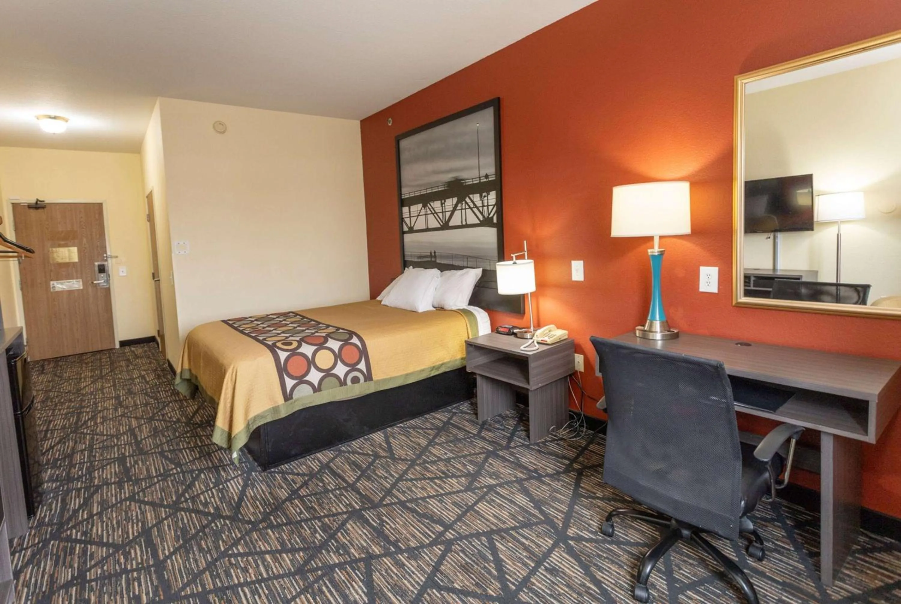 Photo of the whole room, Bed in Super 8 by Wyndham Big Rapids