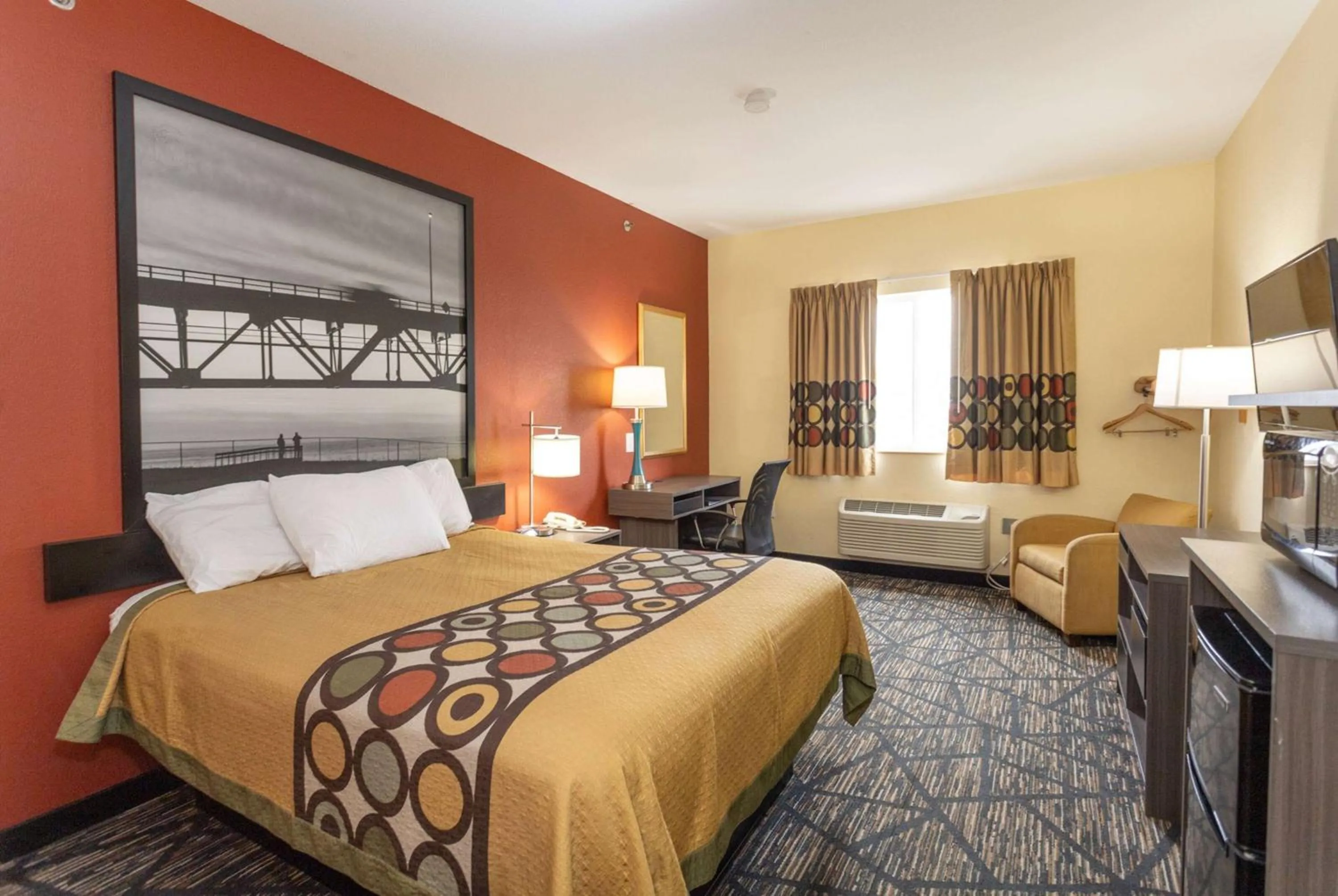 Photo of the whole room, Bed in Super 8 by Wyndham Big Rapids