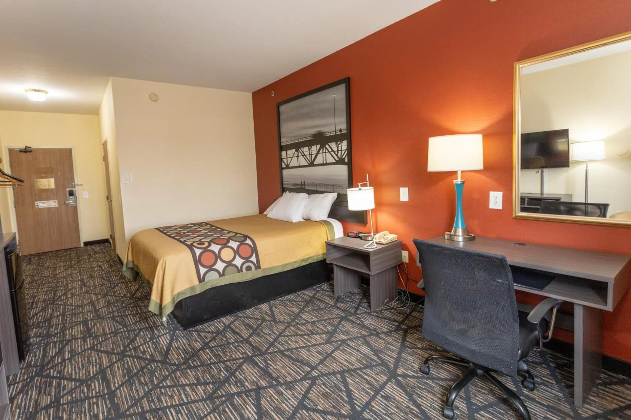 Bedroom, Bed in Super 8 by Wyndham Big Rapids