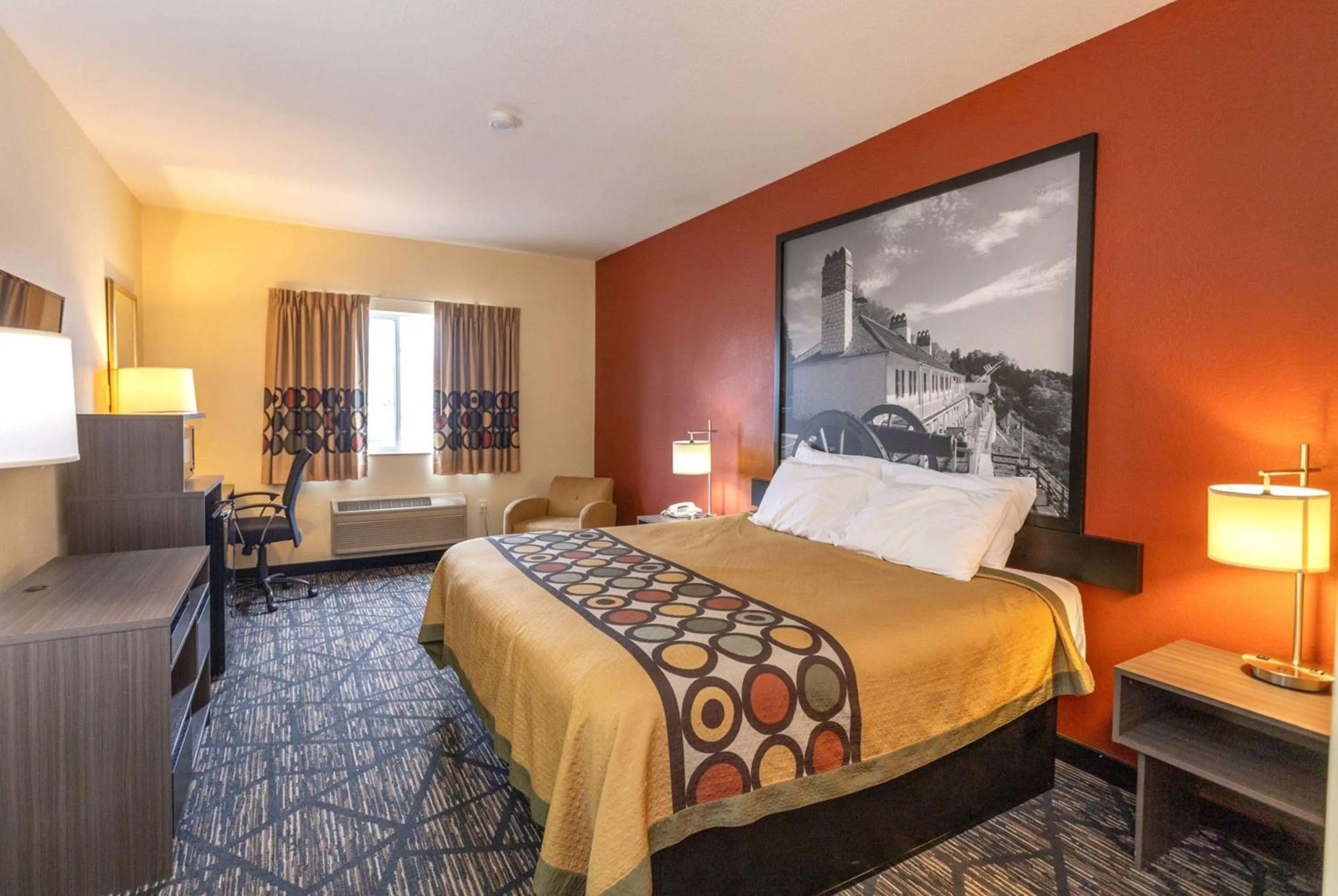 Photo of the whole room, Bed in Super 8 by Wyndham Big Rapids