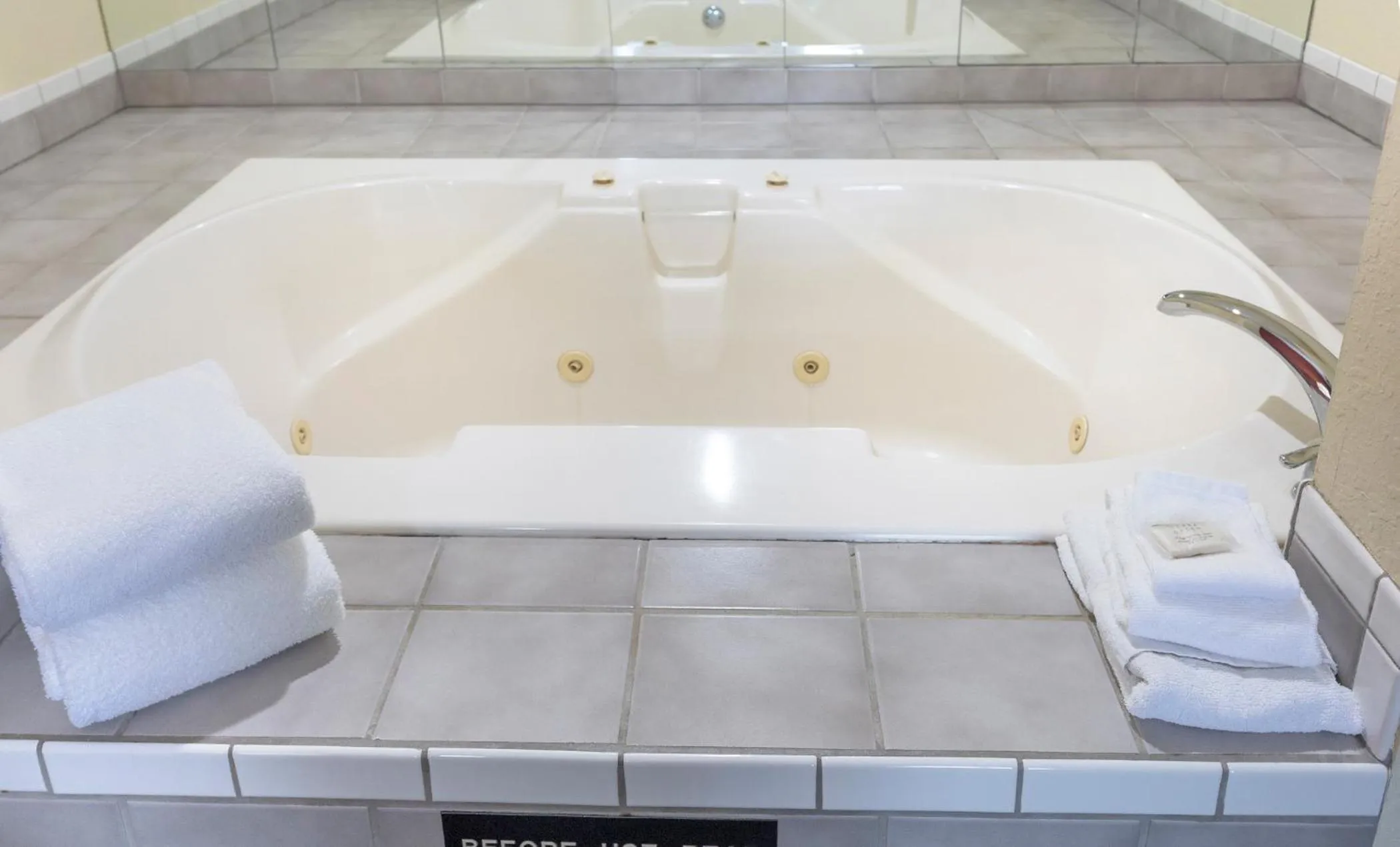 Hot Tub in Super 8 by Wyndham Big Rapids