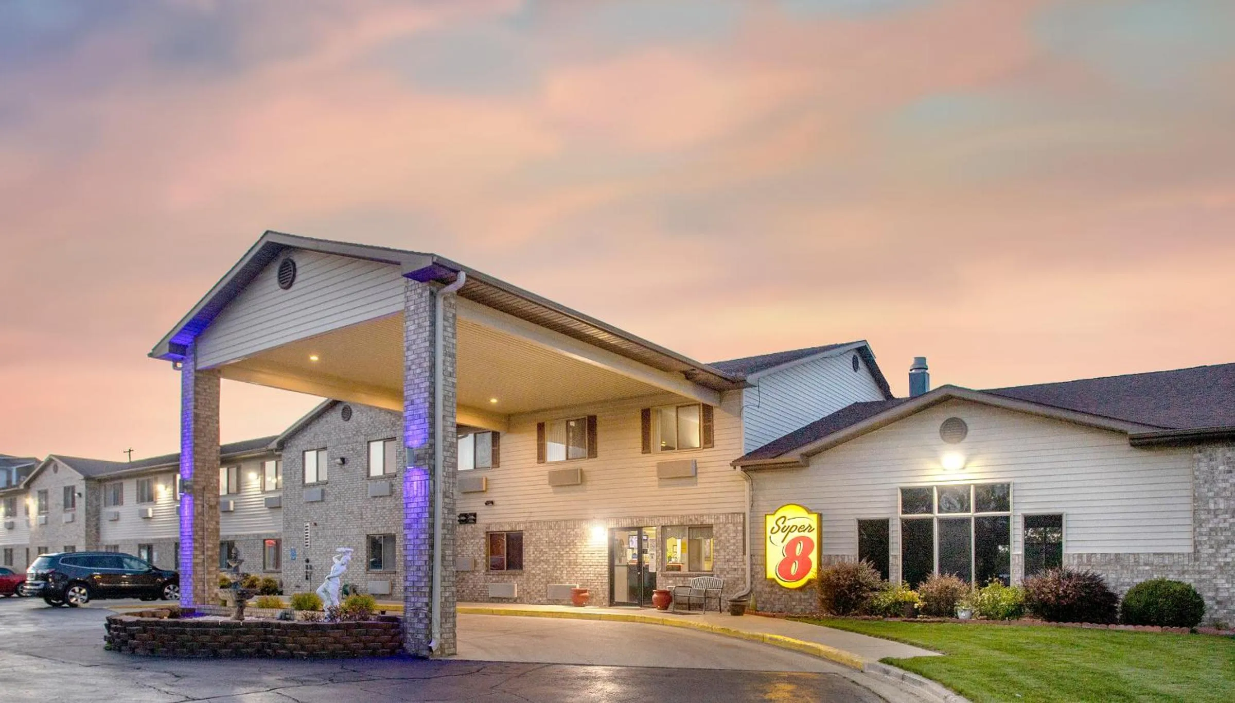 Property building in Super 8 by Wyndham Big Rapids