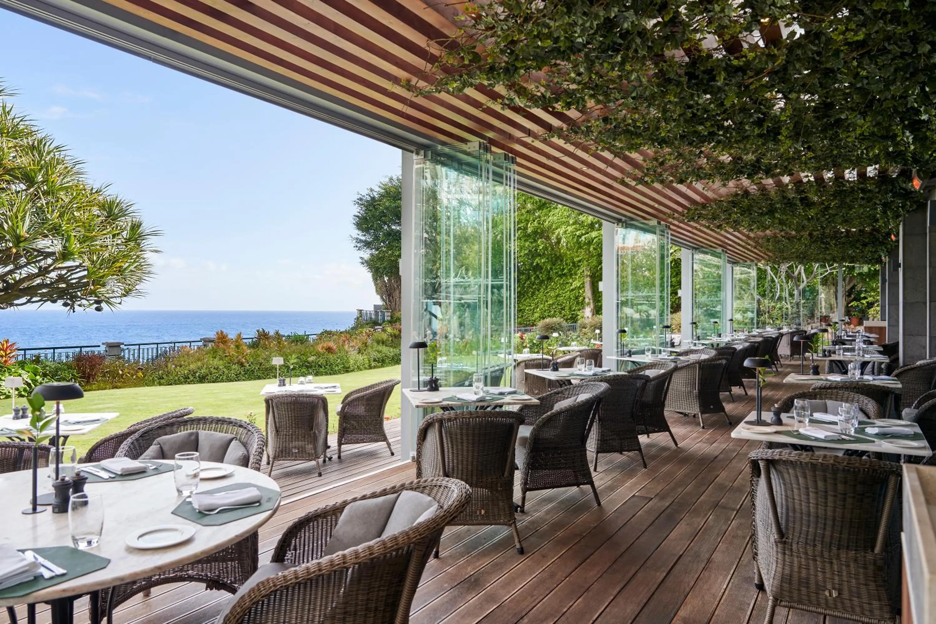 Restaurant/places to eat in The Cliff Bay - PortoBay