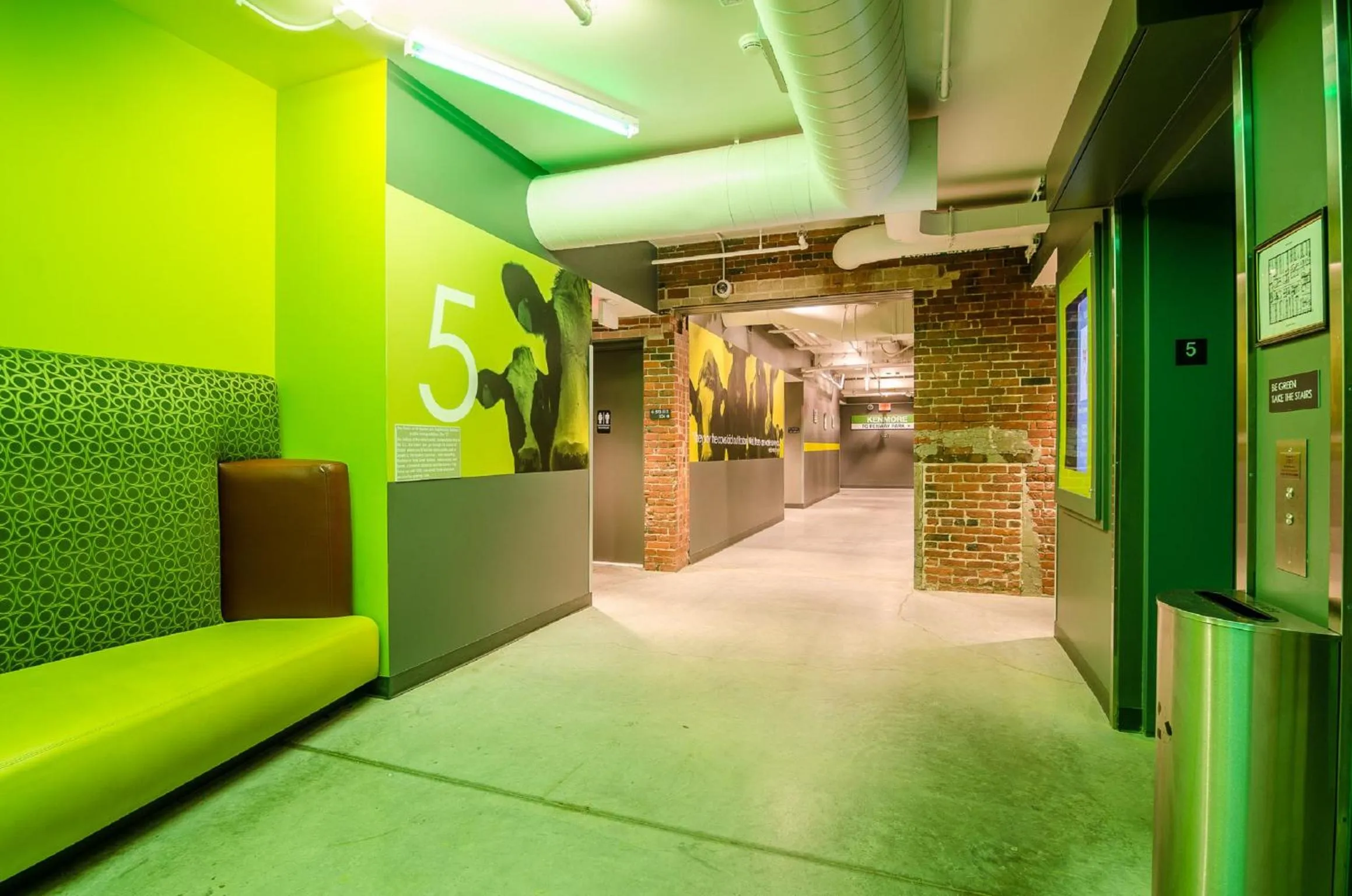 Lobby or reception in HI Boston Hostel