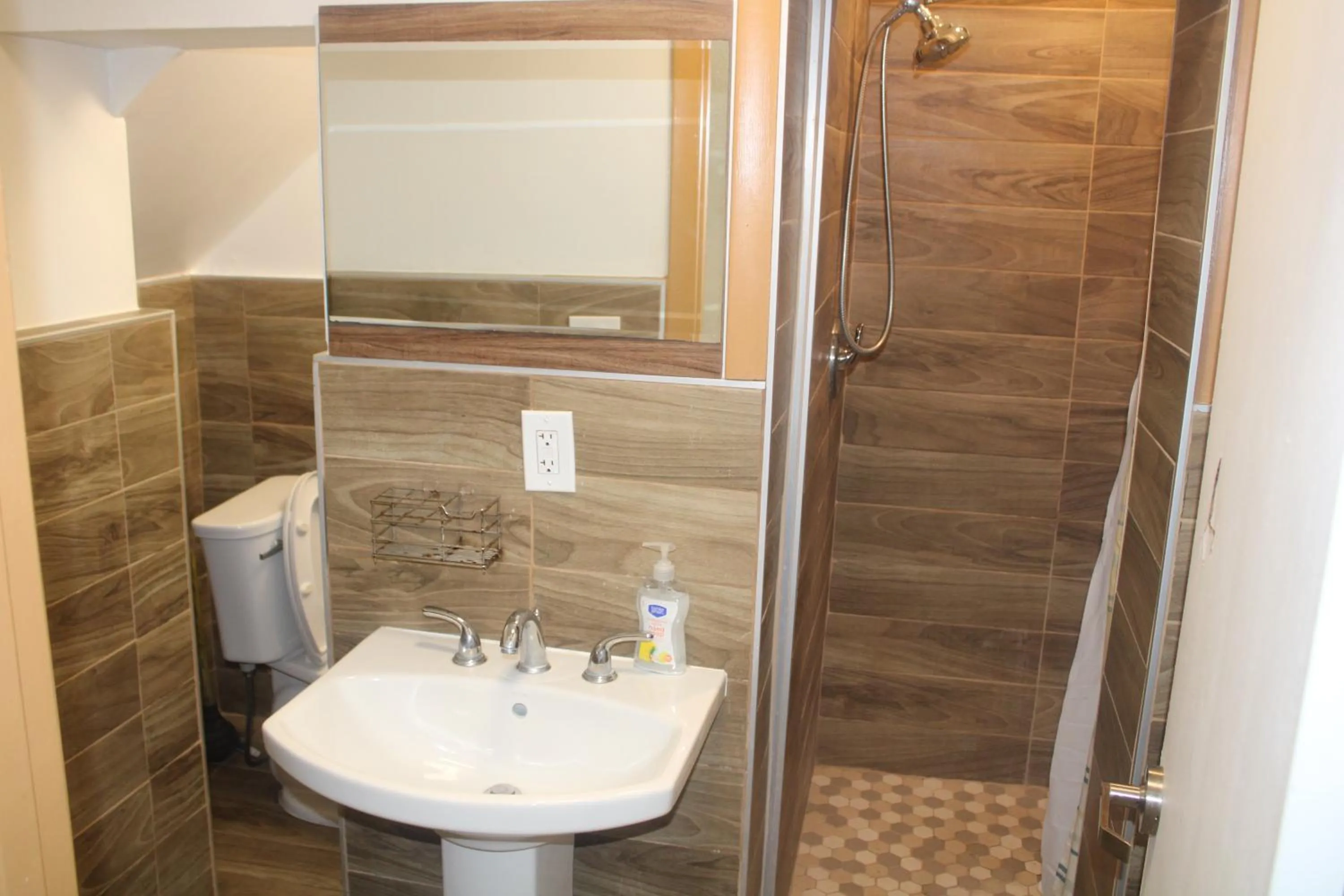 Bathroom in Hoosville Hostel (Formerly The Everglades Hostel)