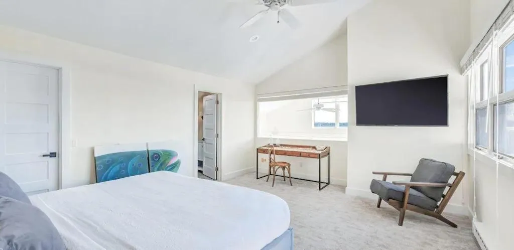 Bed in Townhouses & Captain's Quarters